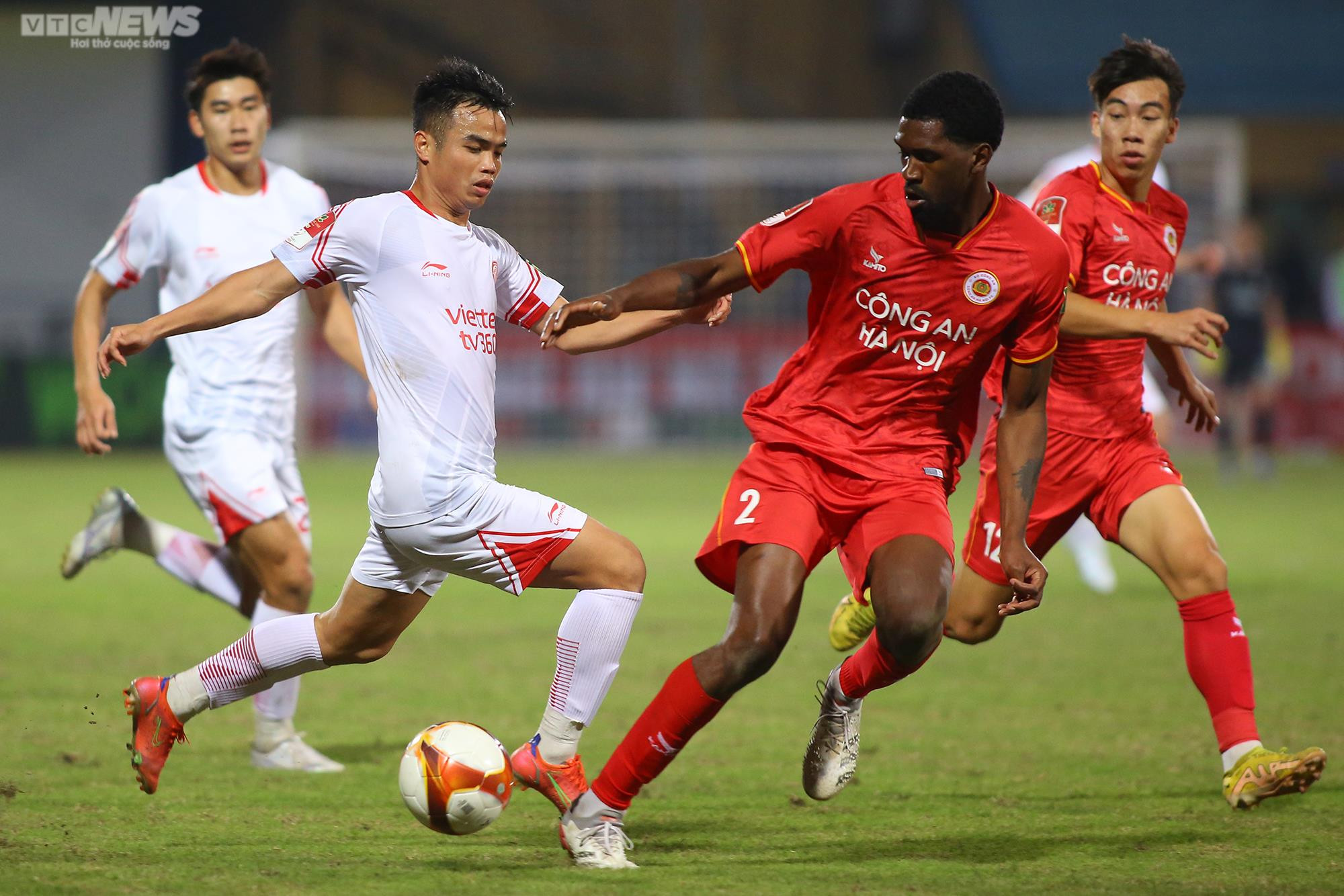 Cựu cầu thủ Arsenal thể hiện đẳng cấp trong trận ra mắt CLB Công an Hà Nội - 9