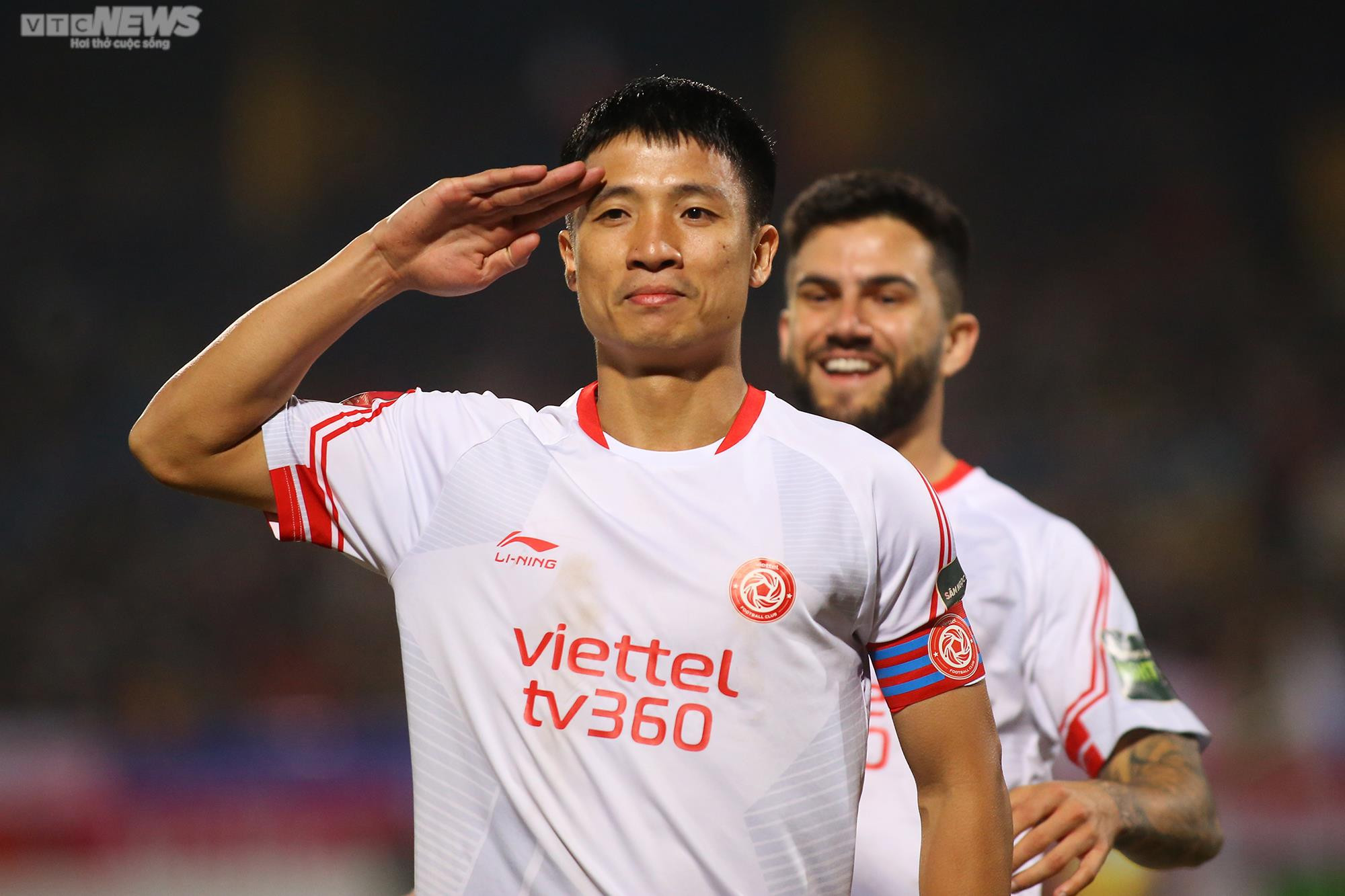 Cựu cầu thủ Arsenal thể hiện đẳng cấp trong trận ra mắt CLB Công an Hà Nội - 13