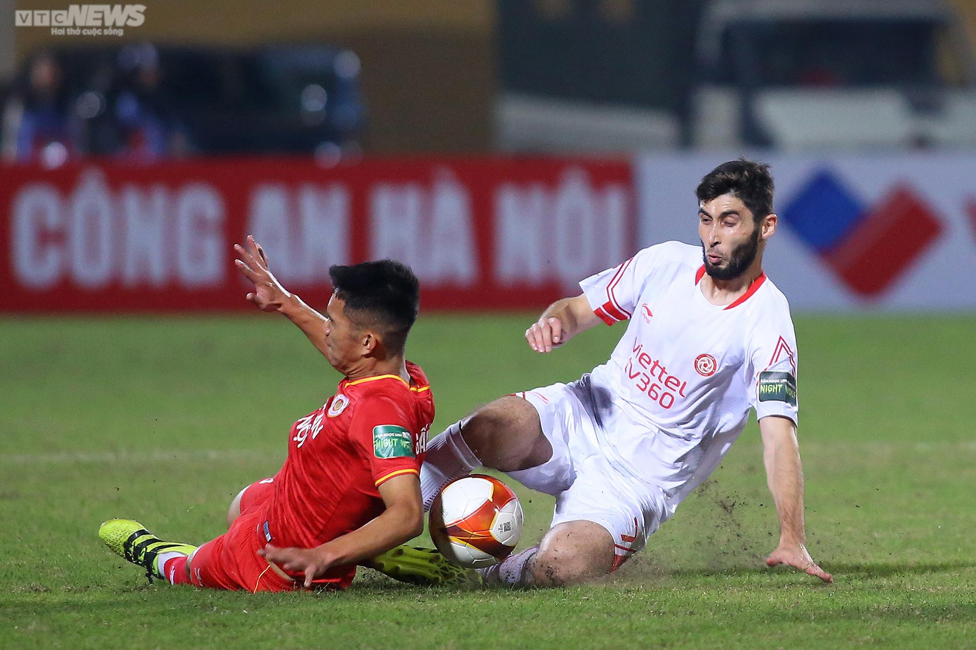 Cựu cầu thủ Arsenal thể hiện đẳng cấp trong trận ra mắt CLB Công an Hà Nội - 15