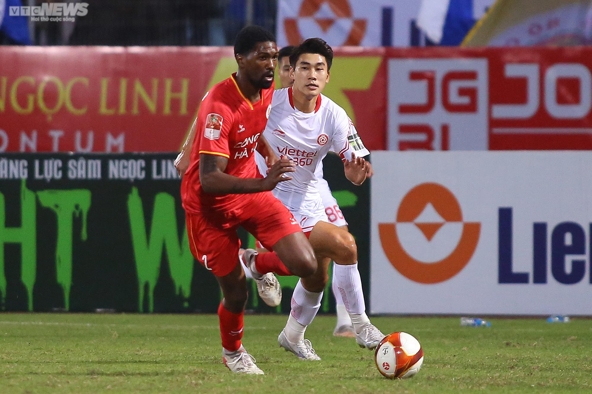 Cựu cầu thủ Arsenal thể hiện đẳng cấp trong trận ra mắt CLB Công an Hà Nội - 3