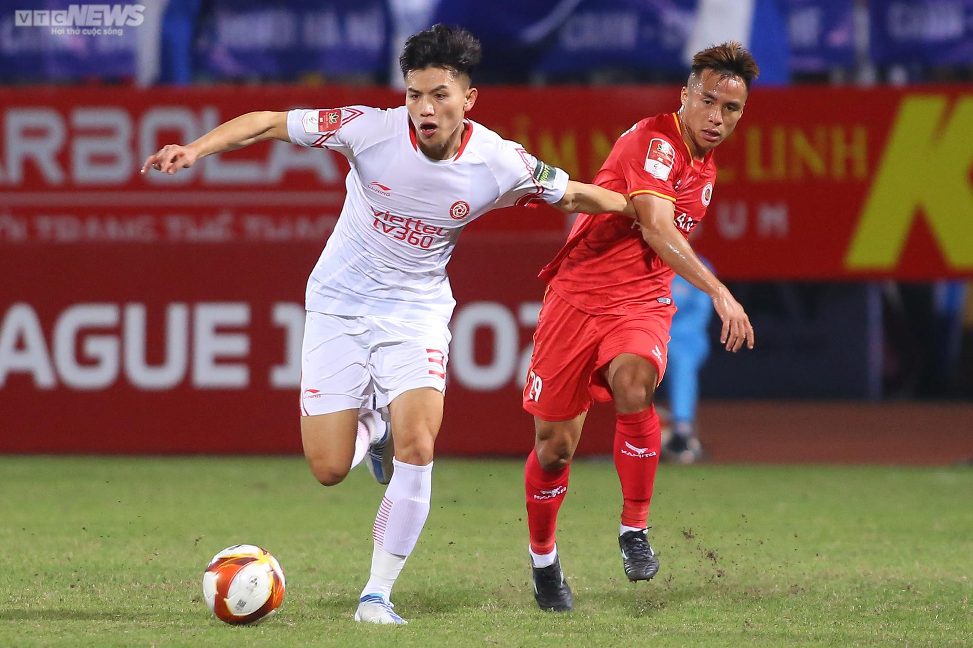 Cựu cầu thủ Arsenal thể hiện đẳng cấp trong trận ra mắt CLB Công an Hà Nội - 17