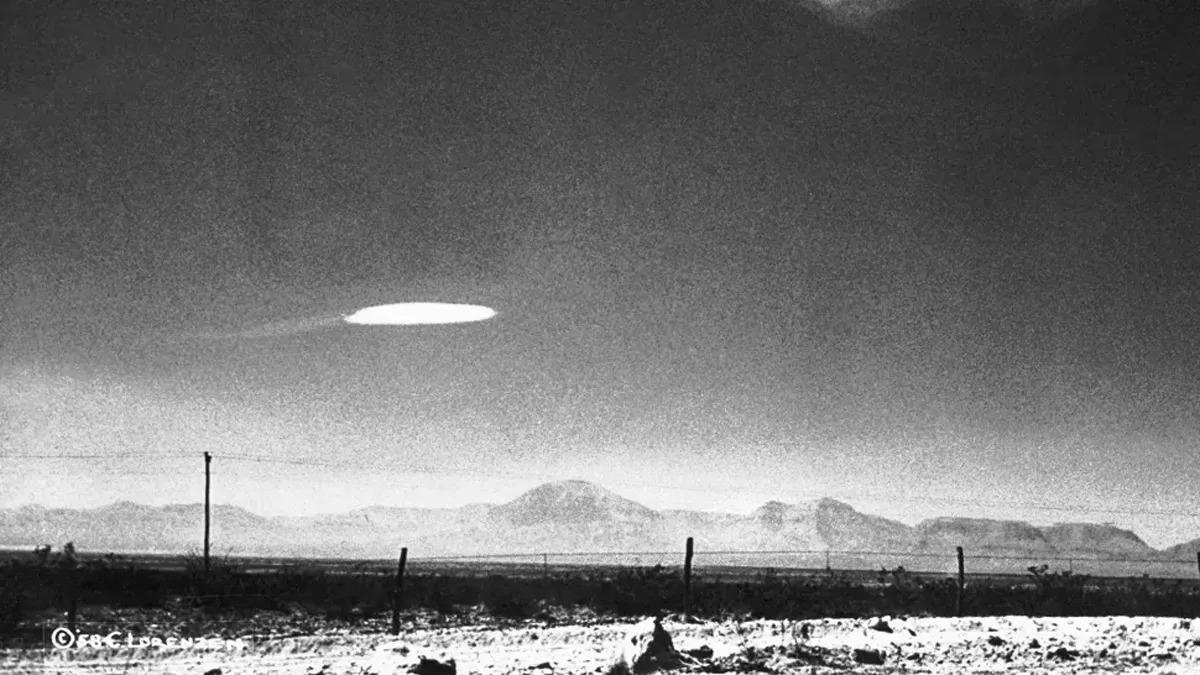 UFO - Rắc rối lâu đời của nước Mỹ - 1