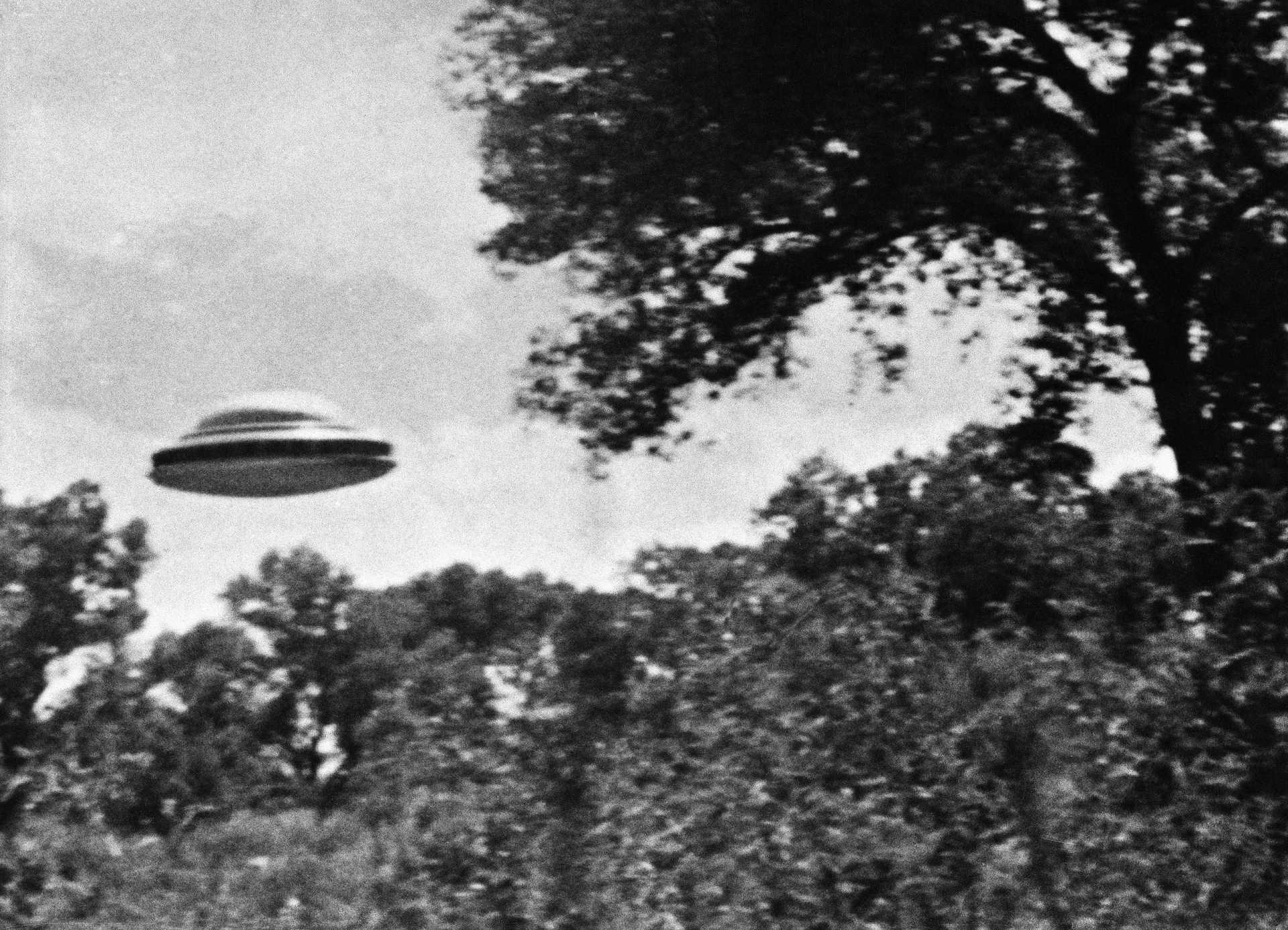 UFO - Rắc rối lâu đời của nước Mỹ - 3