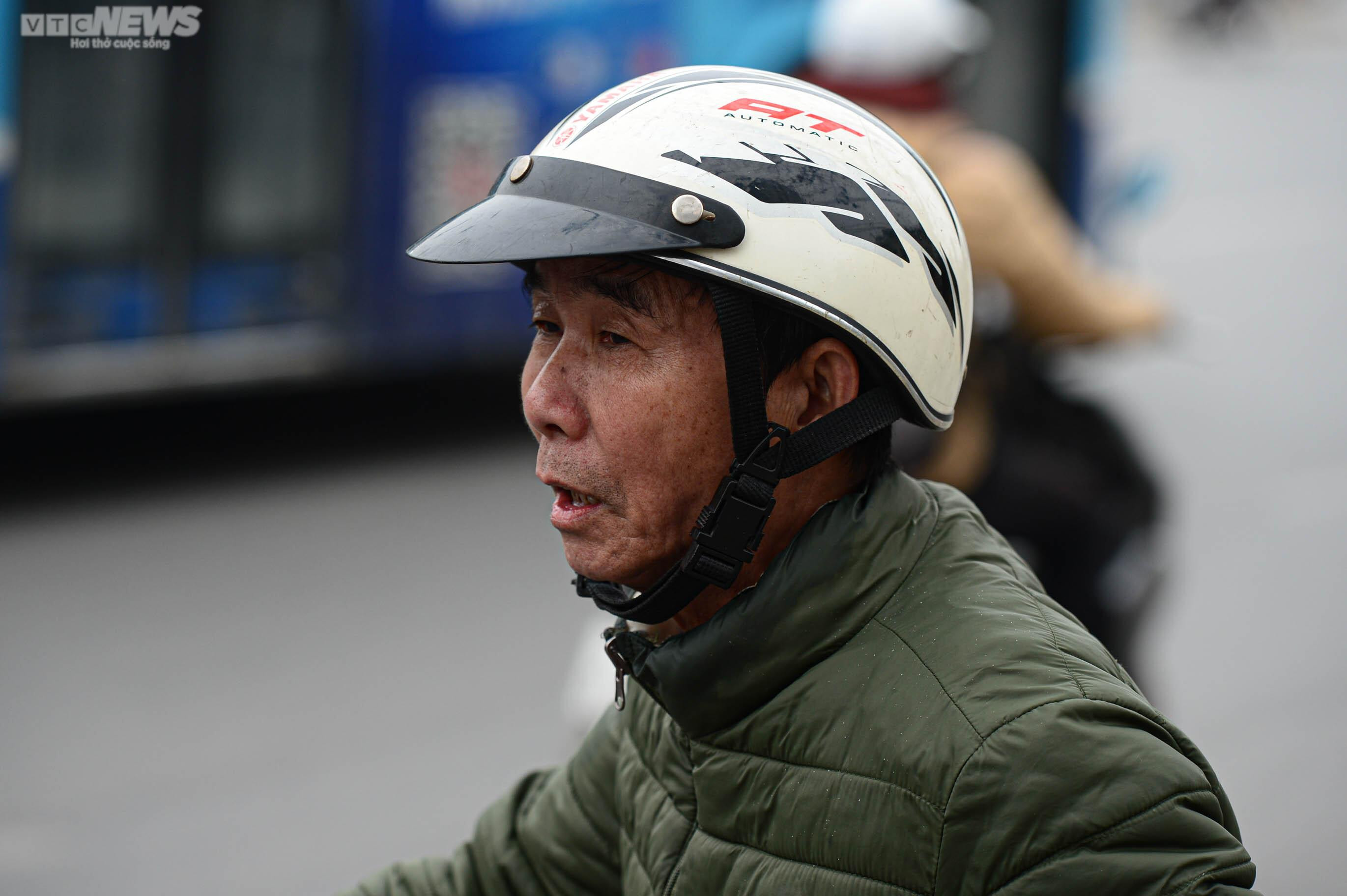 CSGT xử lý xe máy đi ngược chiều trên đường Giải Phóng sau phản ánh của VTC News - 10