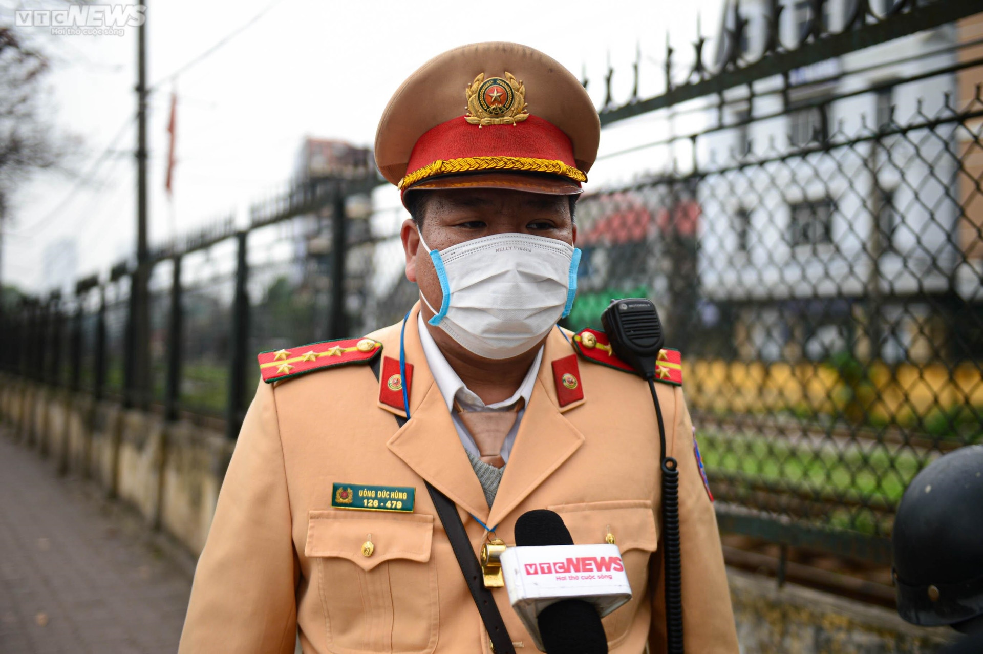 CSGT xử lý xe máy đi ngược chiều trên đường Giải Phóng sau phản ánh của VTC News - 15