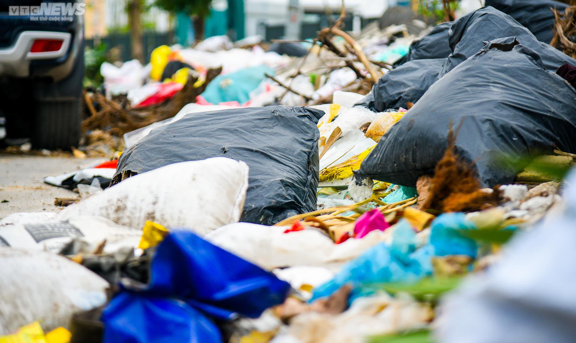 Rác thải ngập ngụa, bủa vây trên con đường mới mở - 11