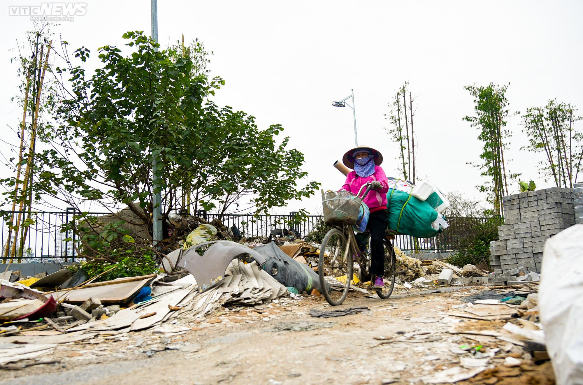 Rác thải ngập ngụa, bủa vây trên con đường mới mở - 3