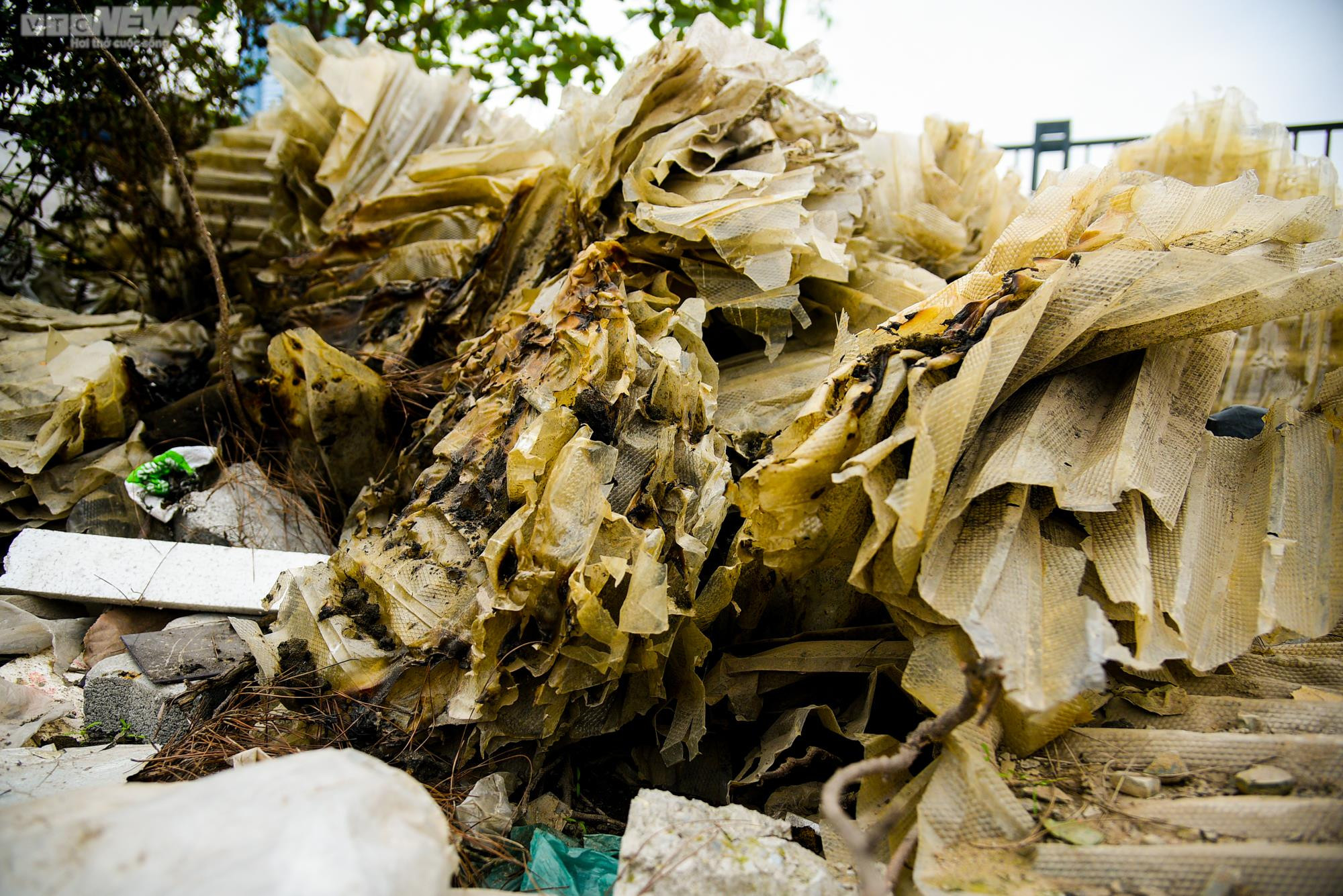 Rác thải ngập ngụa, bủa vây trên con đường mới mở - 12