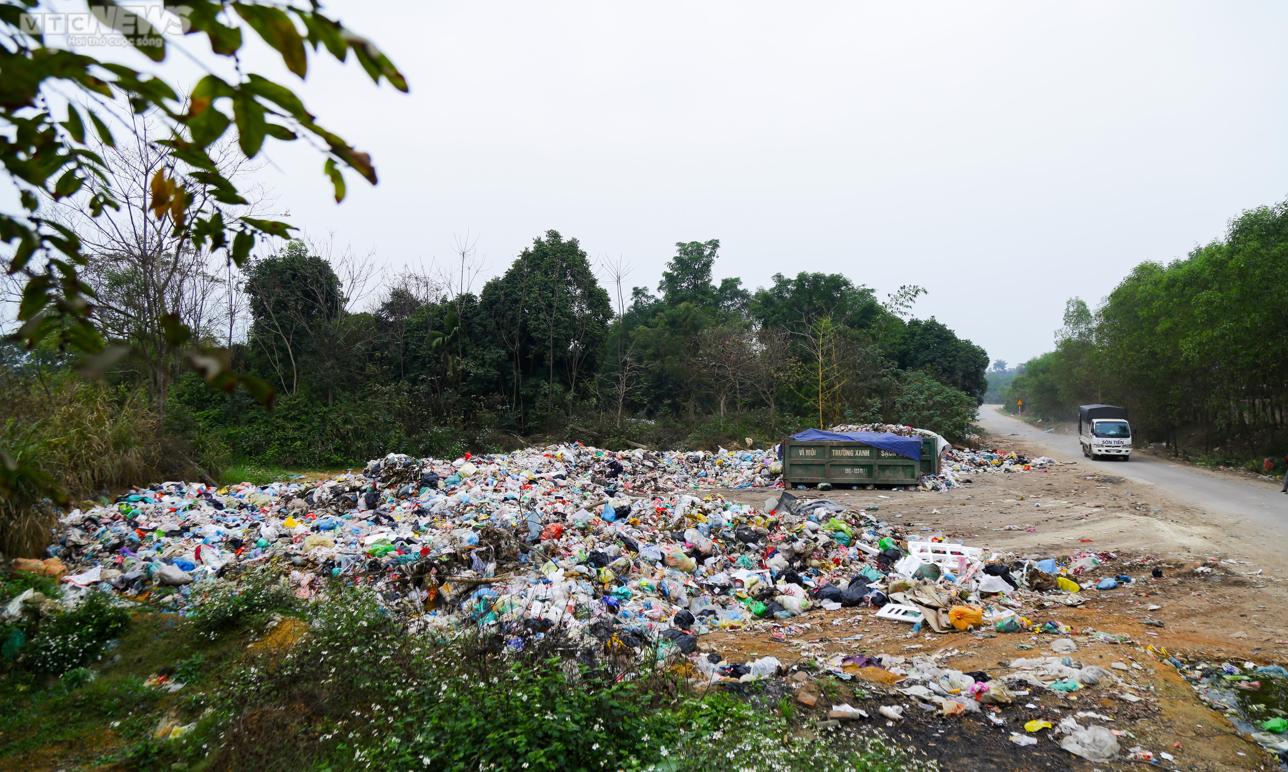 Hà Nội: Người dân dựng lều ngăn xe chở rác vào bãi Xuân Sơn - 6