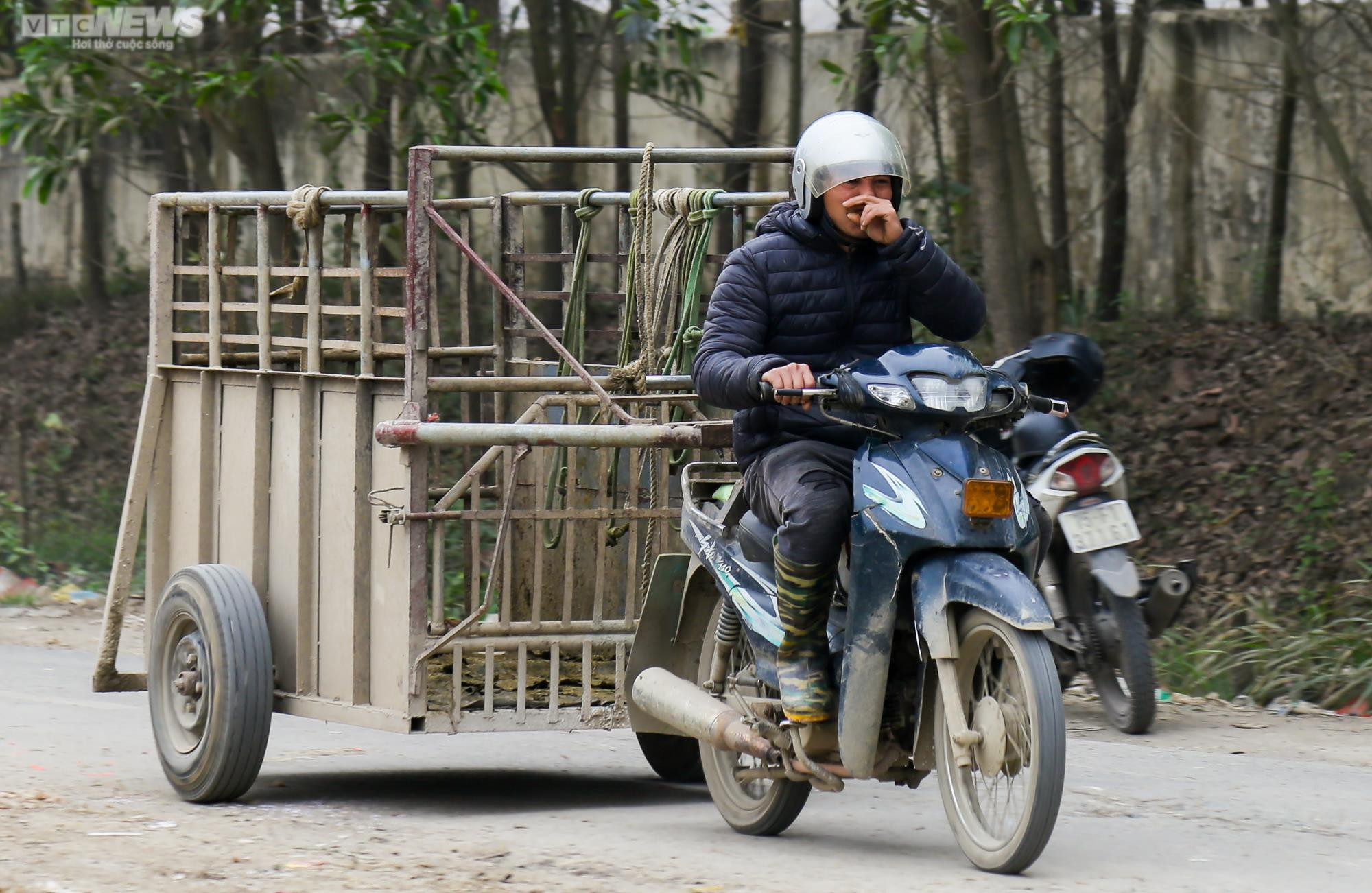 Hà Nội: Người dân dựng lều ngăn xe chở rác vào bãi Xuân Sơn - 9