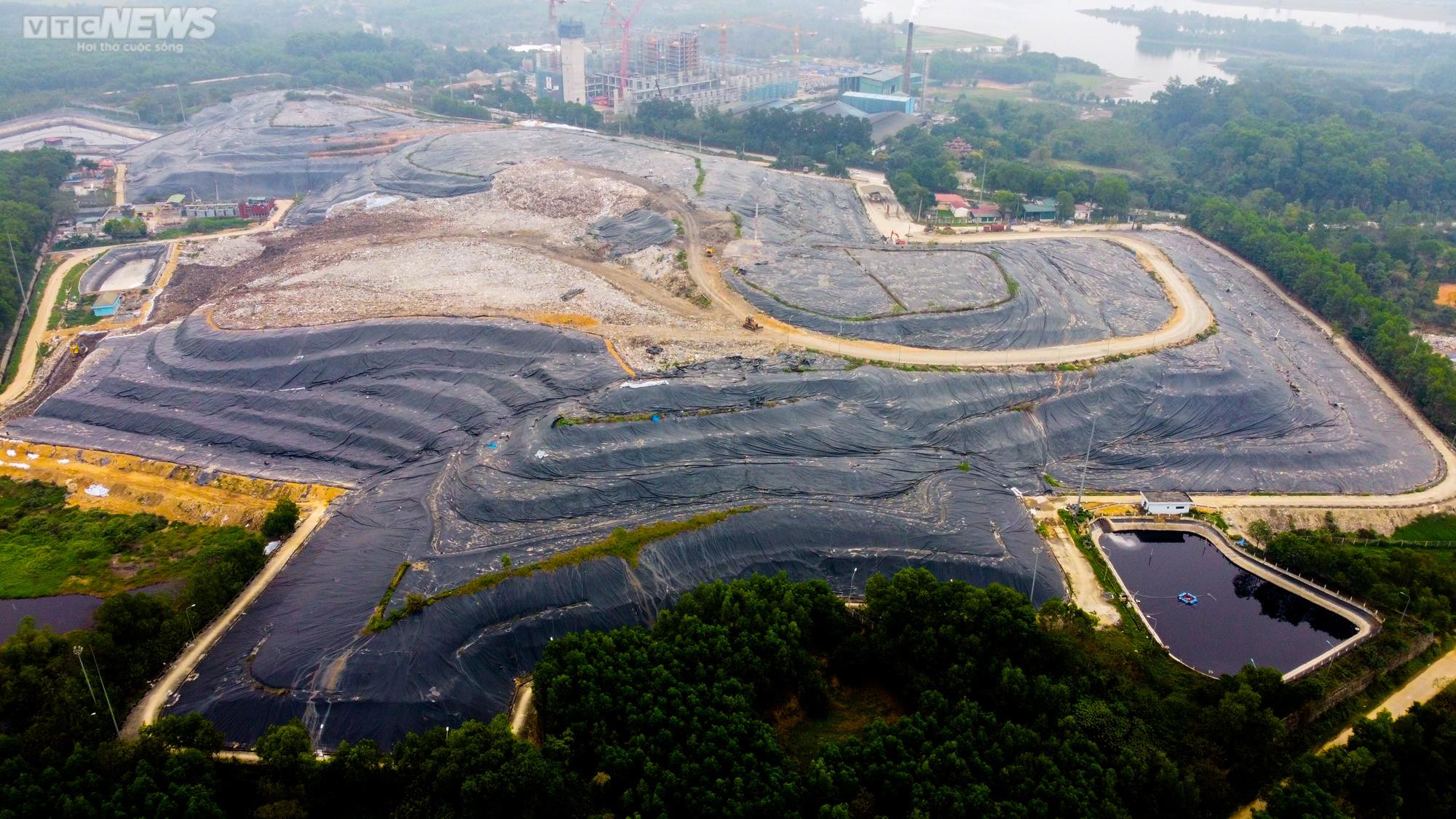 Hà Nội: Người dân dựng lều ngăn xe chở rác vào bãi Xuân Sơn - 3