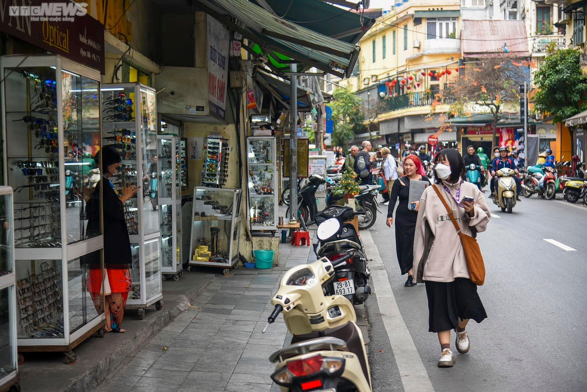Hà Nội giành lại vỉa hè cho người đi bộ: Làm sao để không 'đánh trống bỏ dùi'? - 4