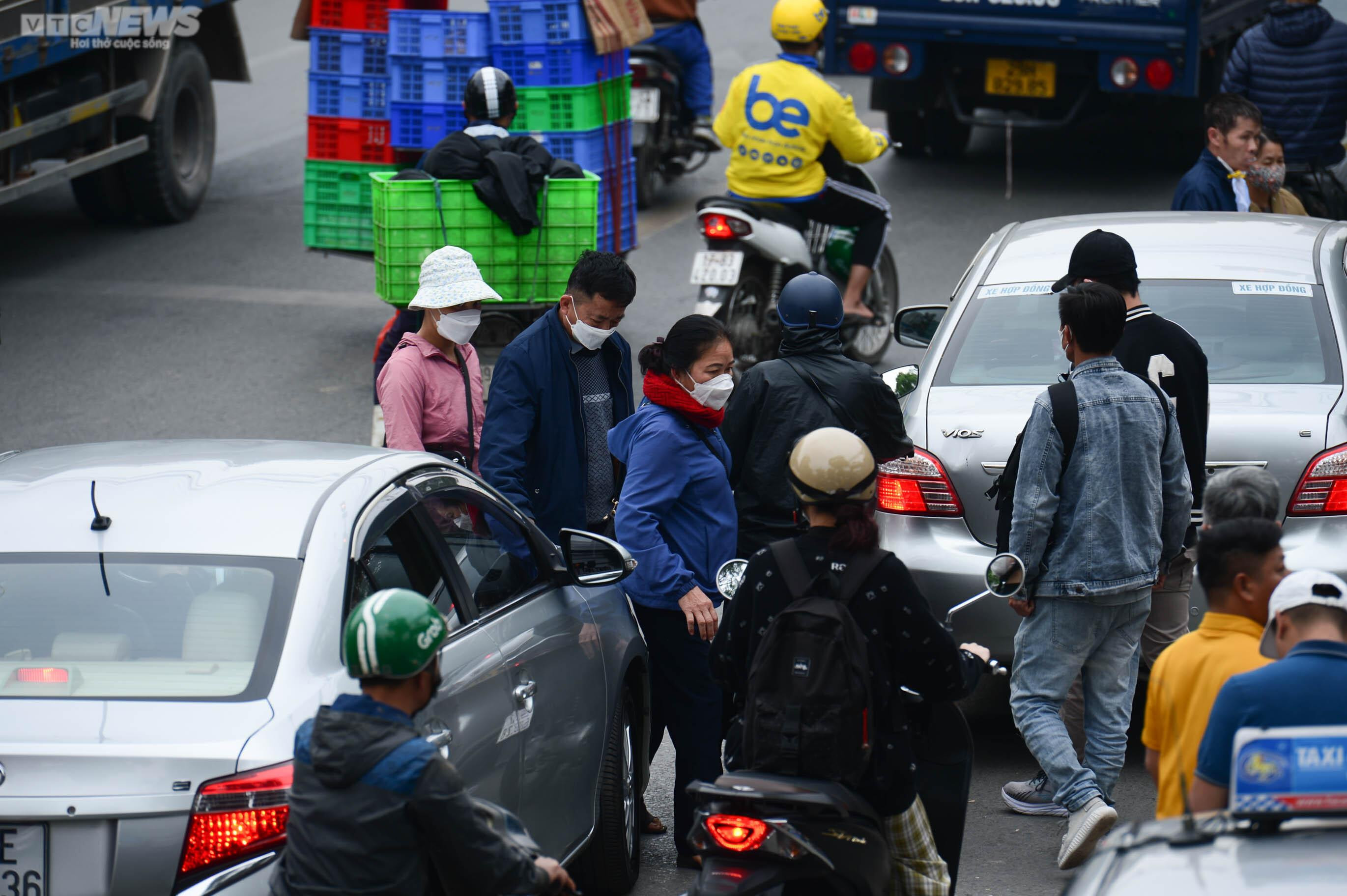 Hàng loạt cầu bộ hành bị lãng quên, dân tuỳ tiện sang đường bất chấp nguy hiểm - 5