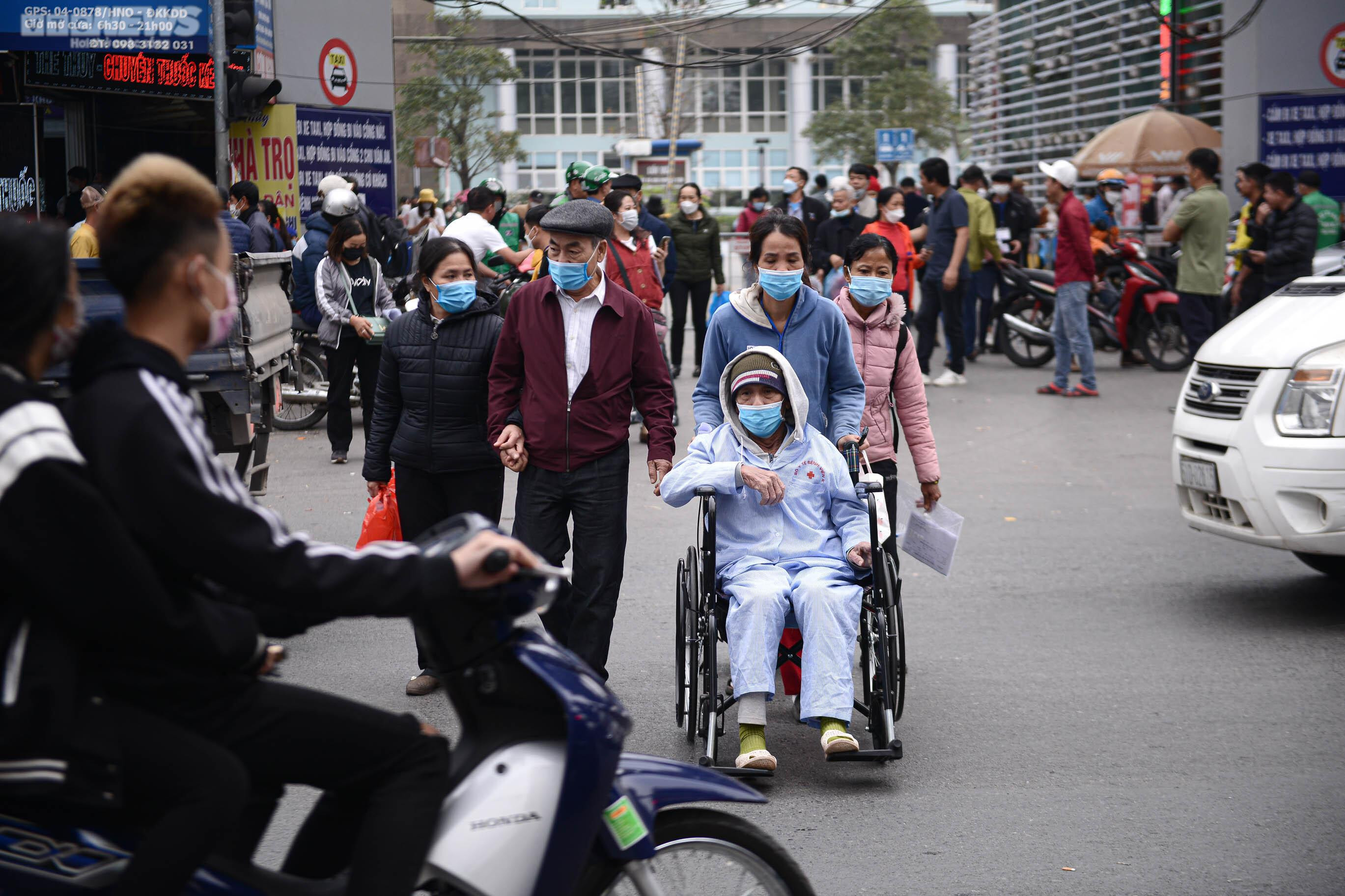 Hàng loạt cầu bộ hành bị lãng quên, dân tuỳ tiện sang đường bất chấp nguy hiểm - 4