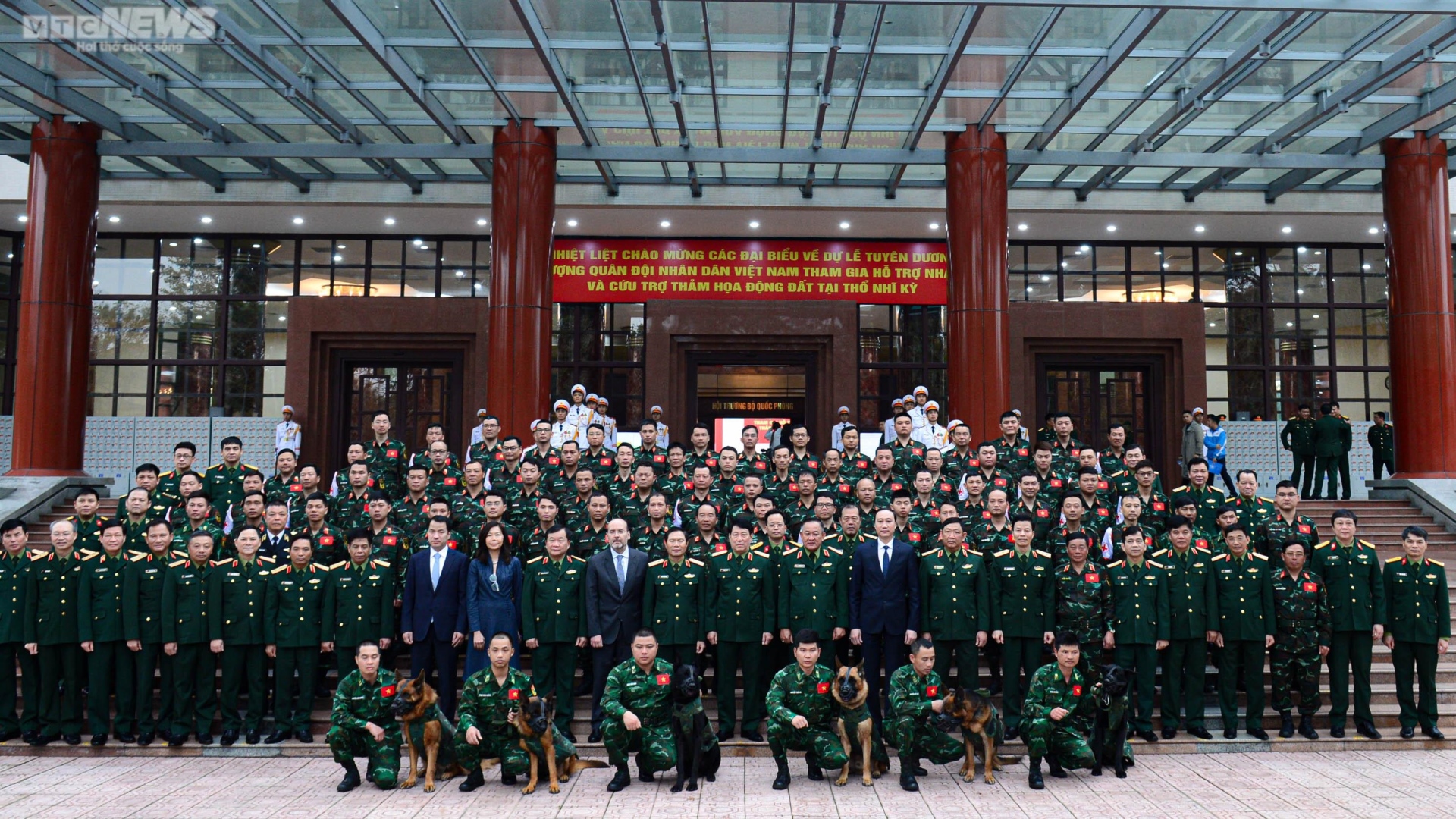 Toàn cảnh lễ tuyên dương đoàn quân đội tham gia cứu hộ cứu nạn tại Thổ Nhĩ Kỳ - 12