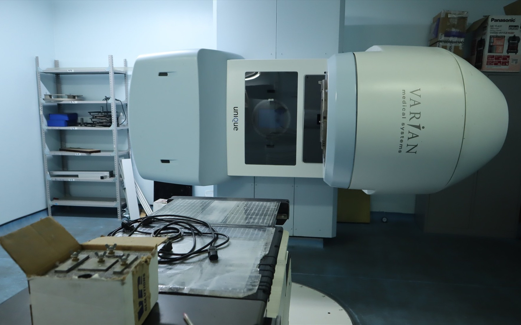 Thiết bị y tế, vật tư cạn kiệt, đến bác sỹ cũng bất lực, hoang mang - 3