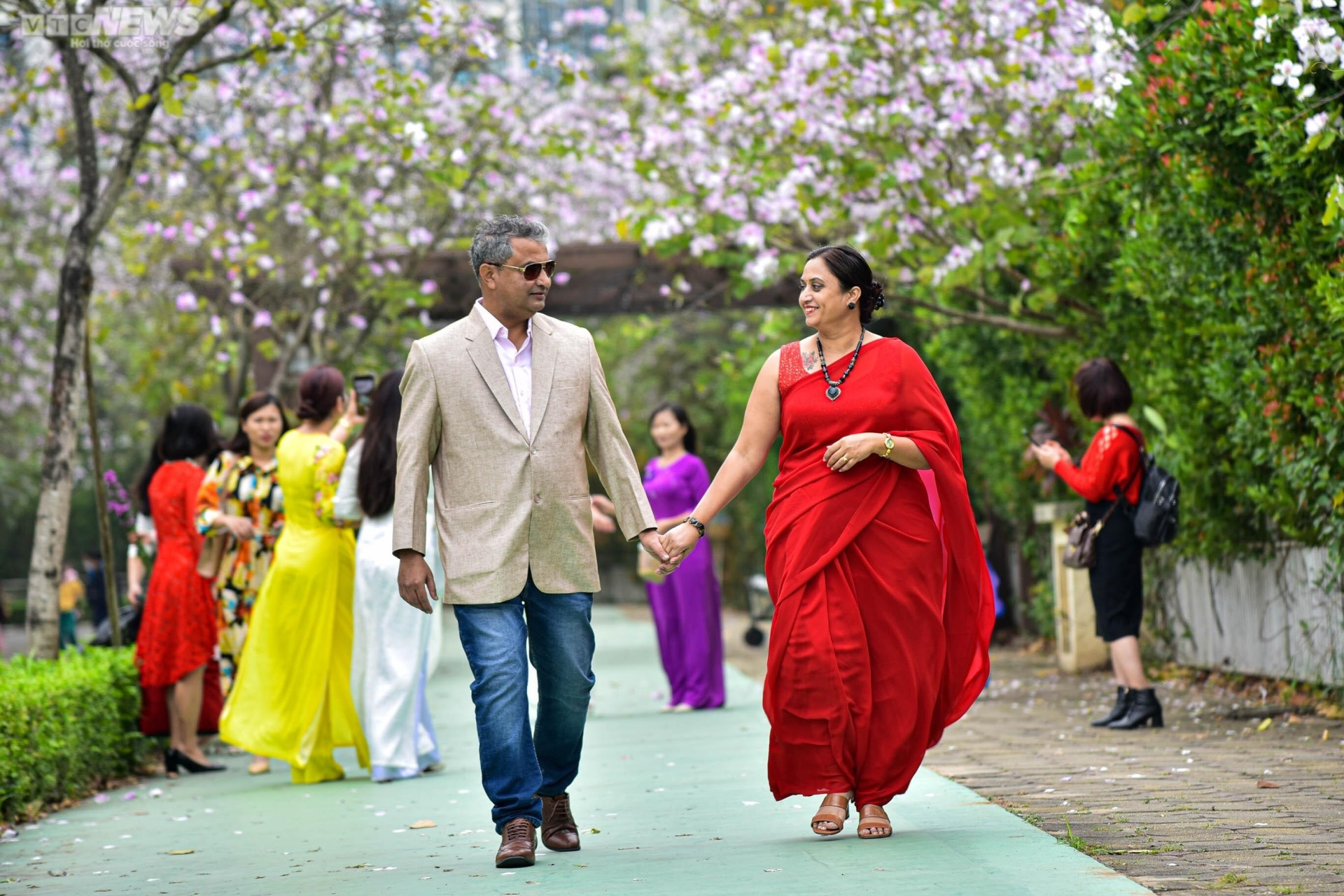 Sắc hoa rực rỡ, ngập tràn khắp hang cùng ngõ hẻm trên cả nước - 6