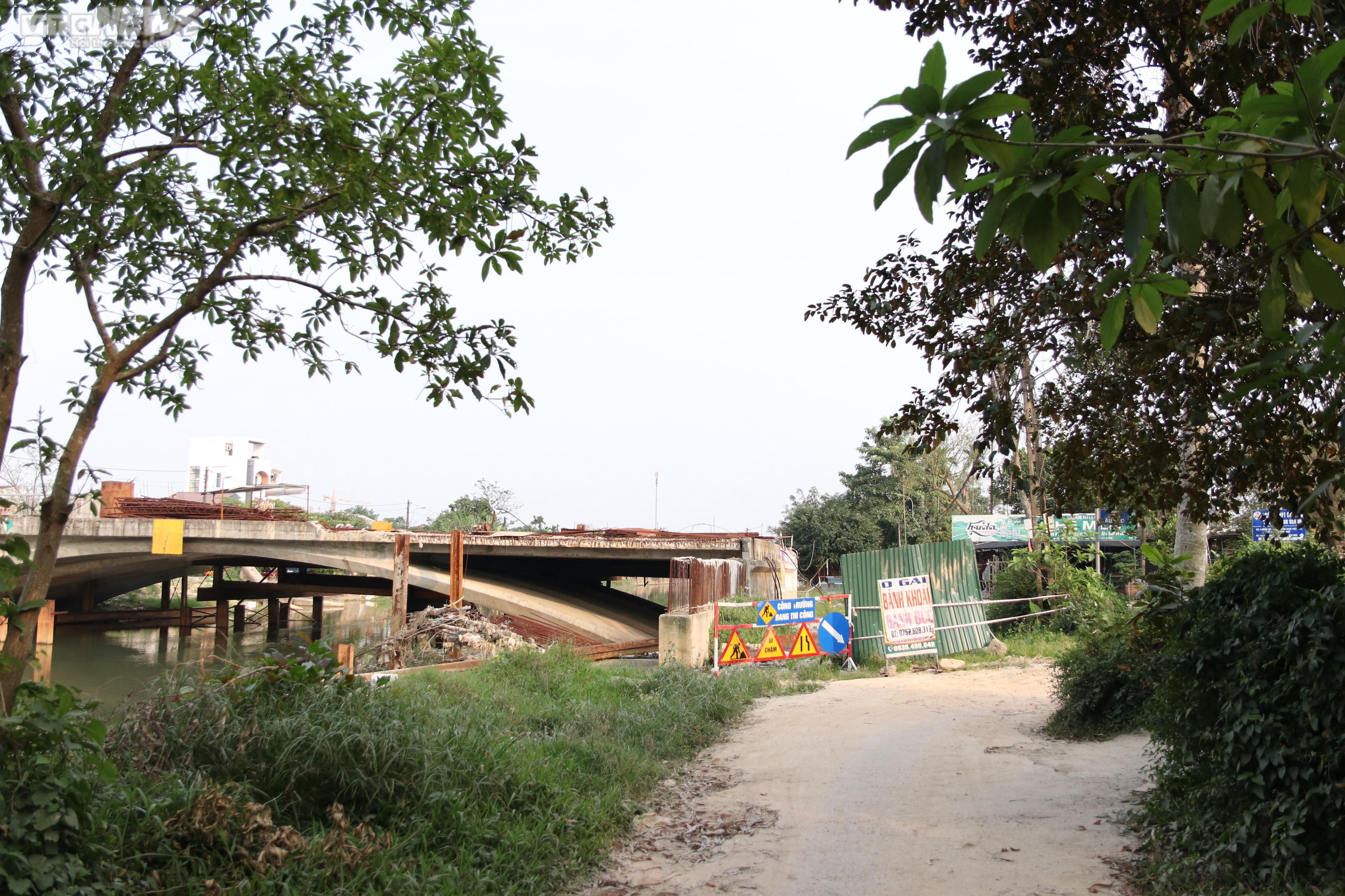 Nửa thập kỷ không bắc xong một cây cầu dù được chi gần 70 tỷ để 'giải cứu' - 1