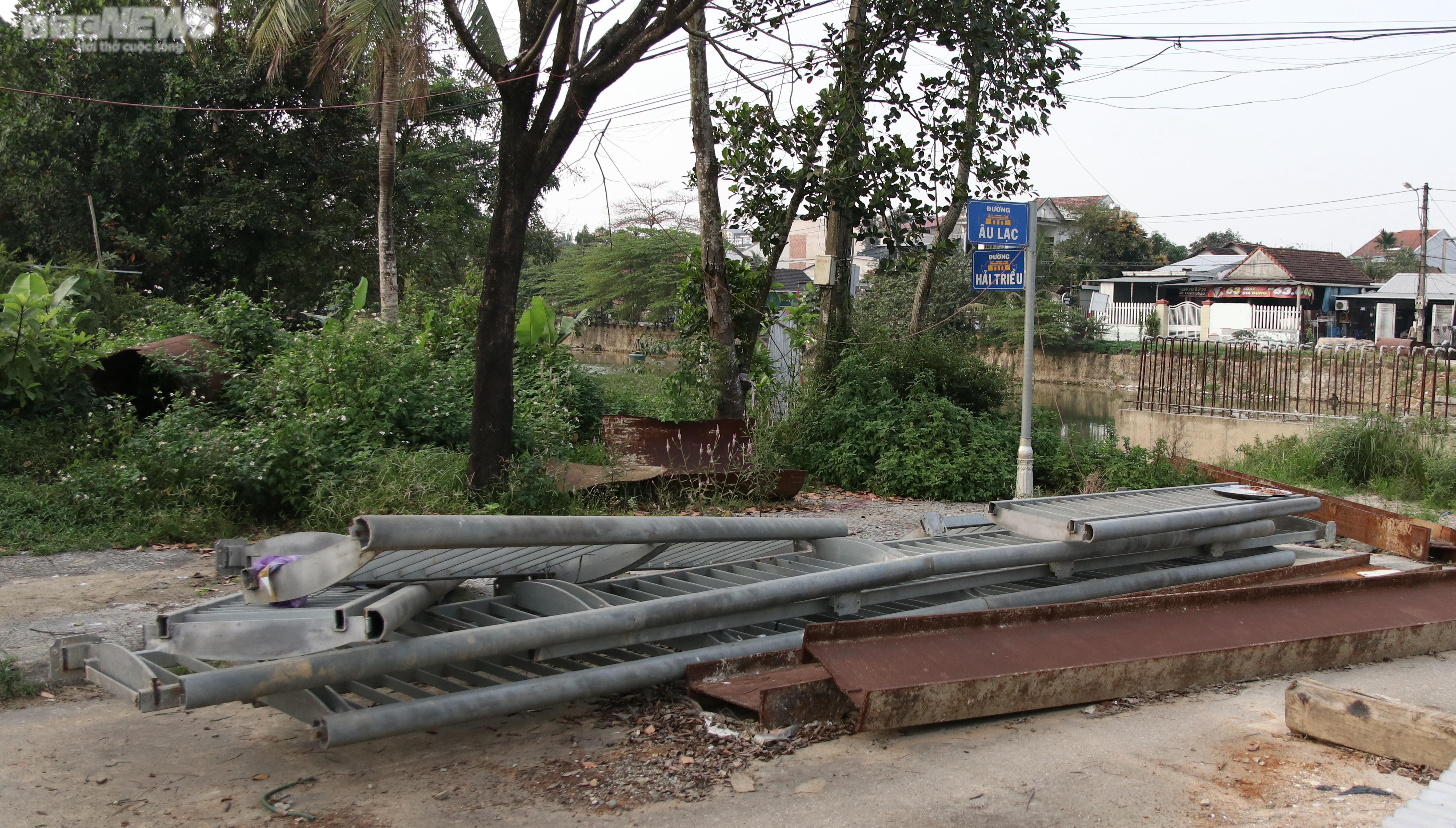 Nửa thập kỷ không bắc xong một cây cầu dù được chi gần 70 tỷ để 'giải cứu' - 11