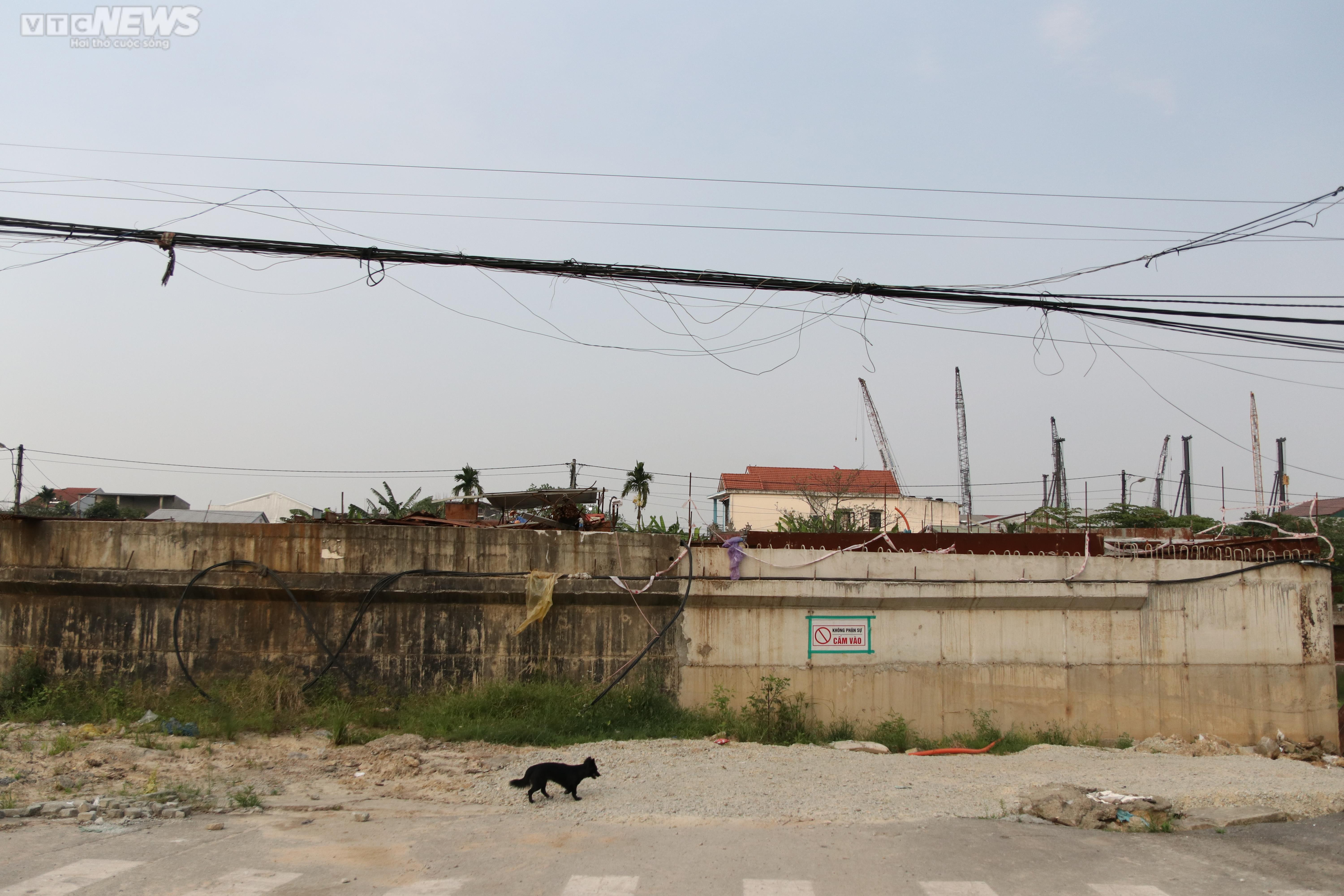 Nửa thập kỷ không bắc xong một cây cầu dù được chi gần 70 tỷ để 'giải cứu' - 2