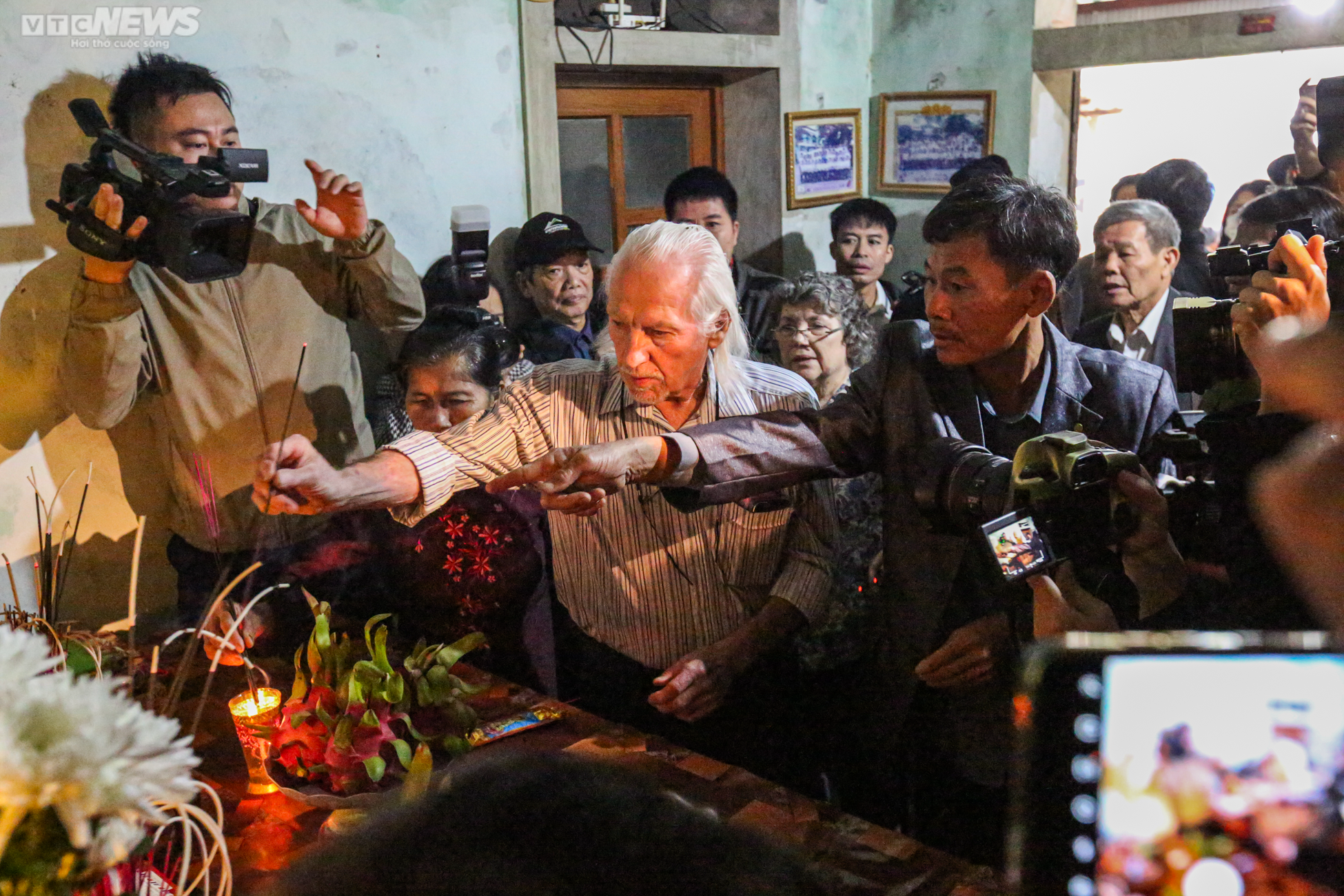 Gia đình liệt sĩ ở Hà Tĩnh đón nhận cuốn sổ được cựu binh Mỹ cất giữ 56 năm - 6