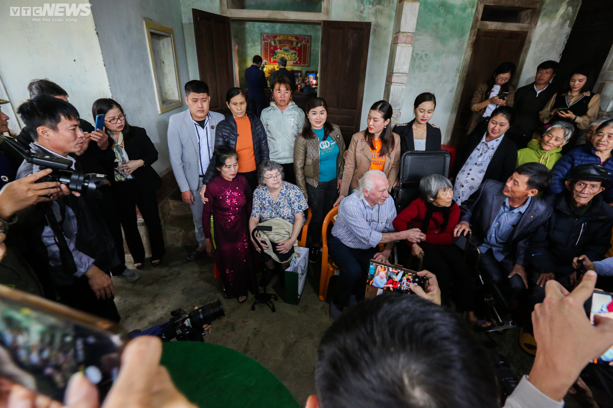 Gia đình liệt sĩ ở Hà Tĩnh đón nhận cuốn sổ được cựu binh Mỹ cất giữ 56 năm - 7