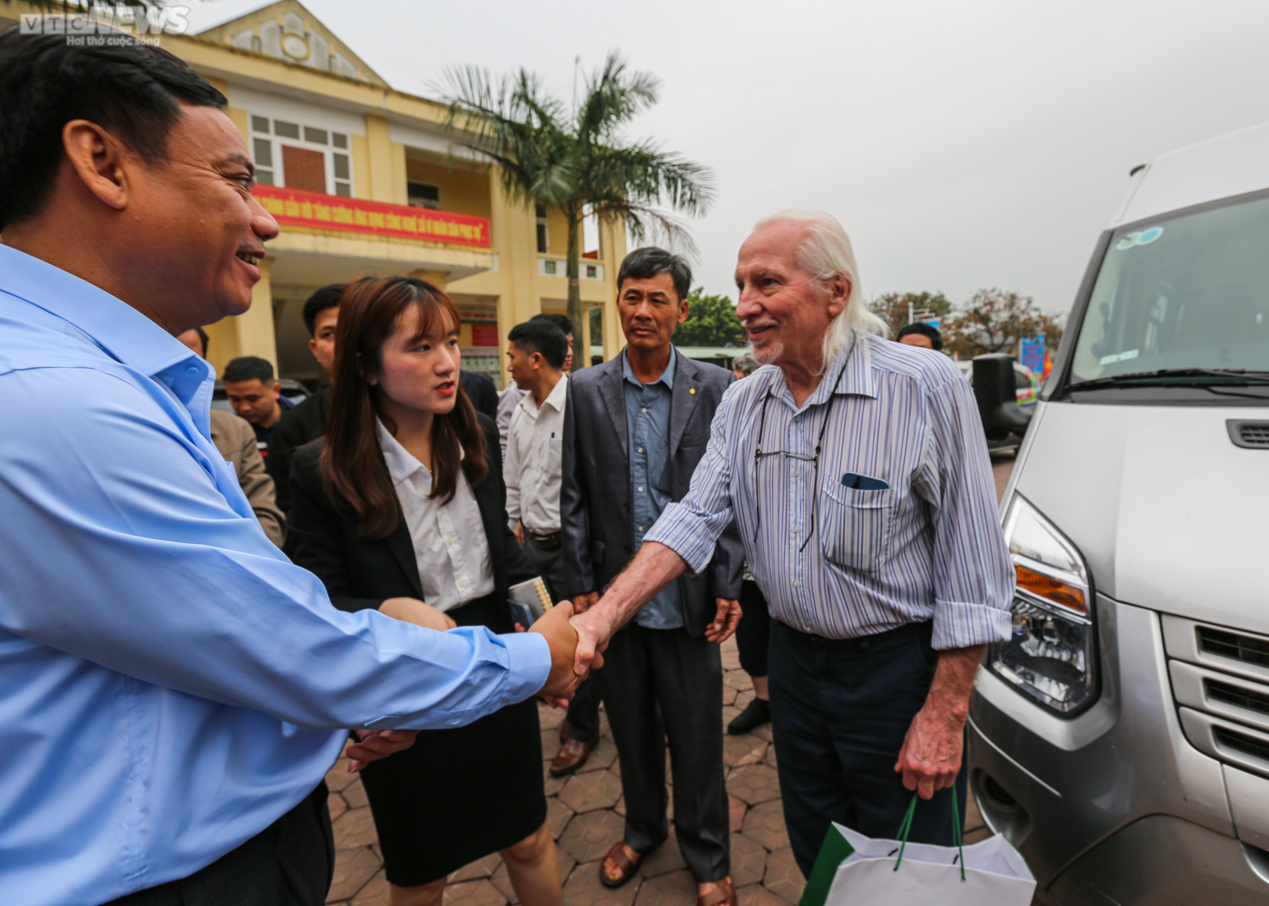 Gia đình liệt sĩ ở Hà Tĩnh đón nhận cuốn sổ được cựu binh Mỹ cất giữ 56 năm - 10