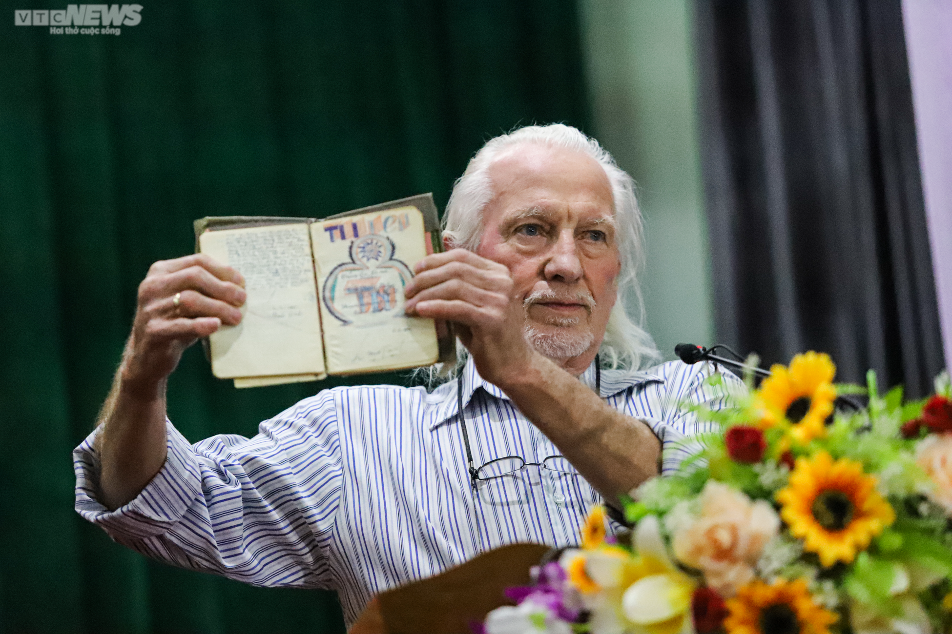 Gia đình liệt sĩ ở Hà Tĩnh đón nhận cuốn sổ được cựu binh Mỹ cất giữ 56 năm - 14