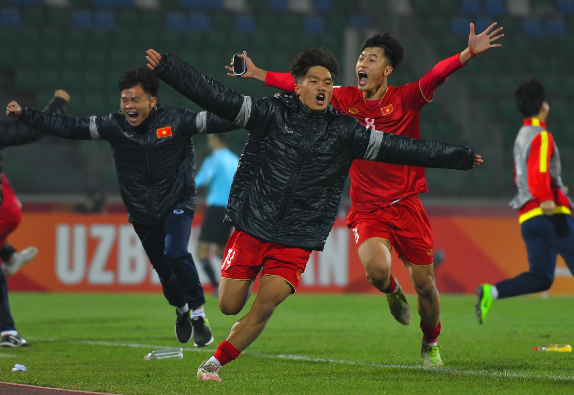 Thắng kịch tính U20 Qatar, U20 Việt Nam vỡ òa cảm xúc - 12