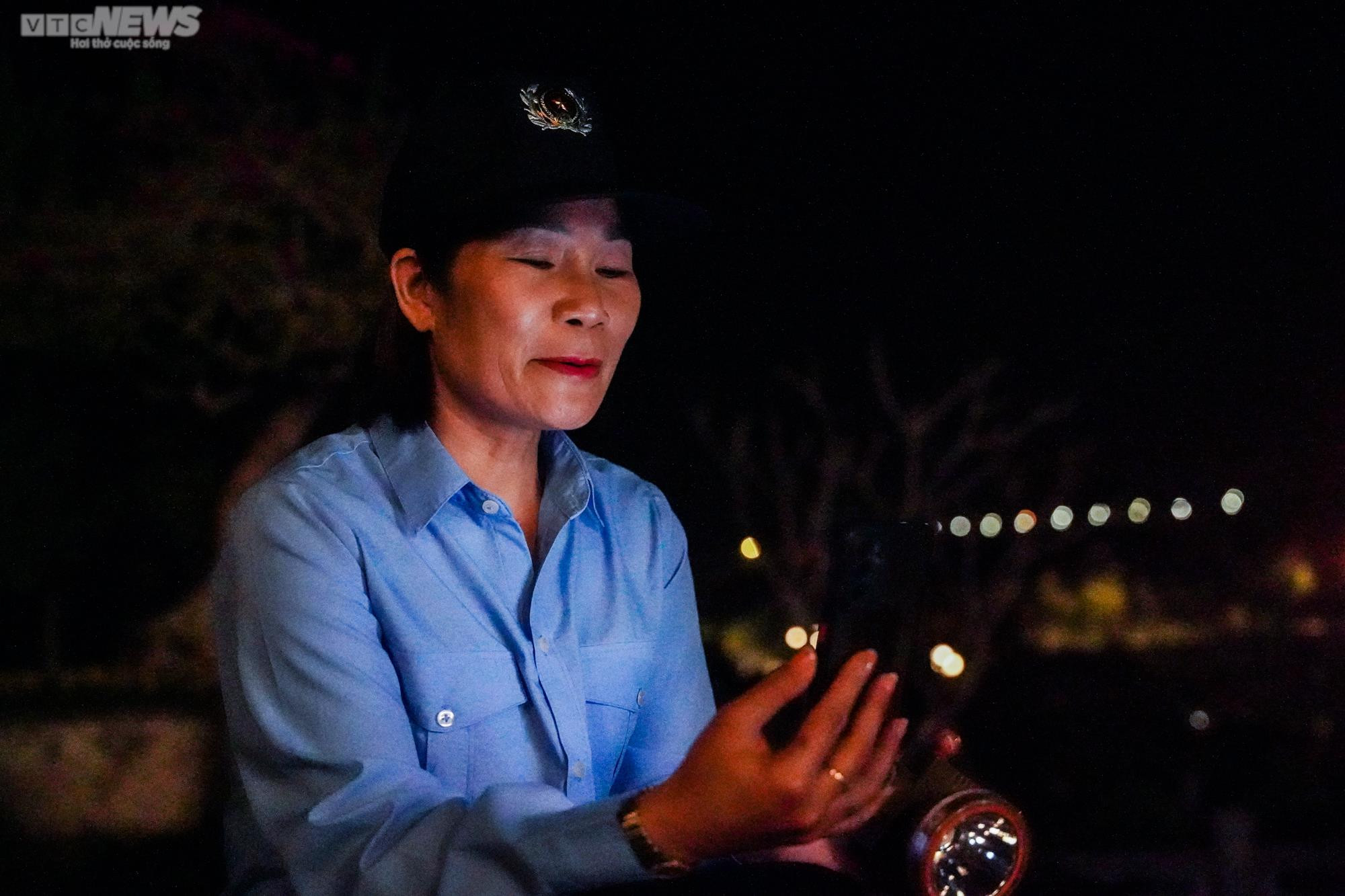 Người phụ nữ 10 năm làm 'giúp việc' cho người đã khuất - 9