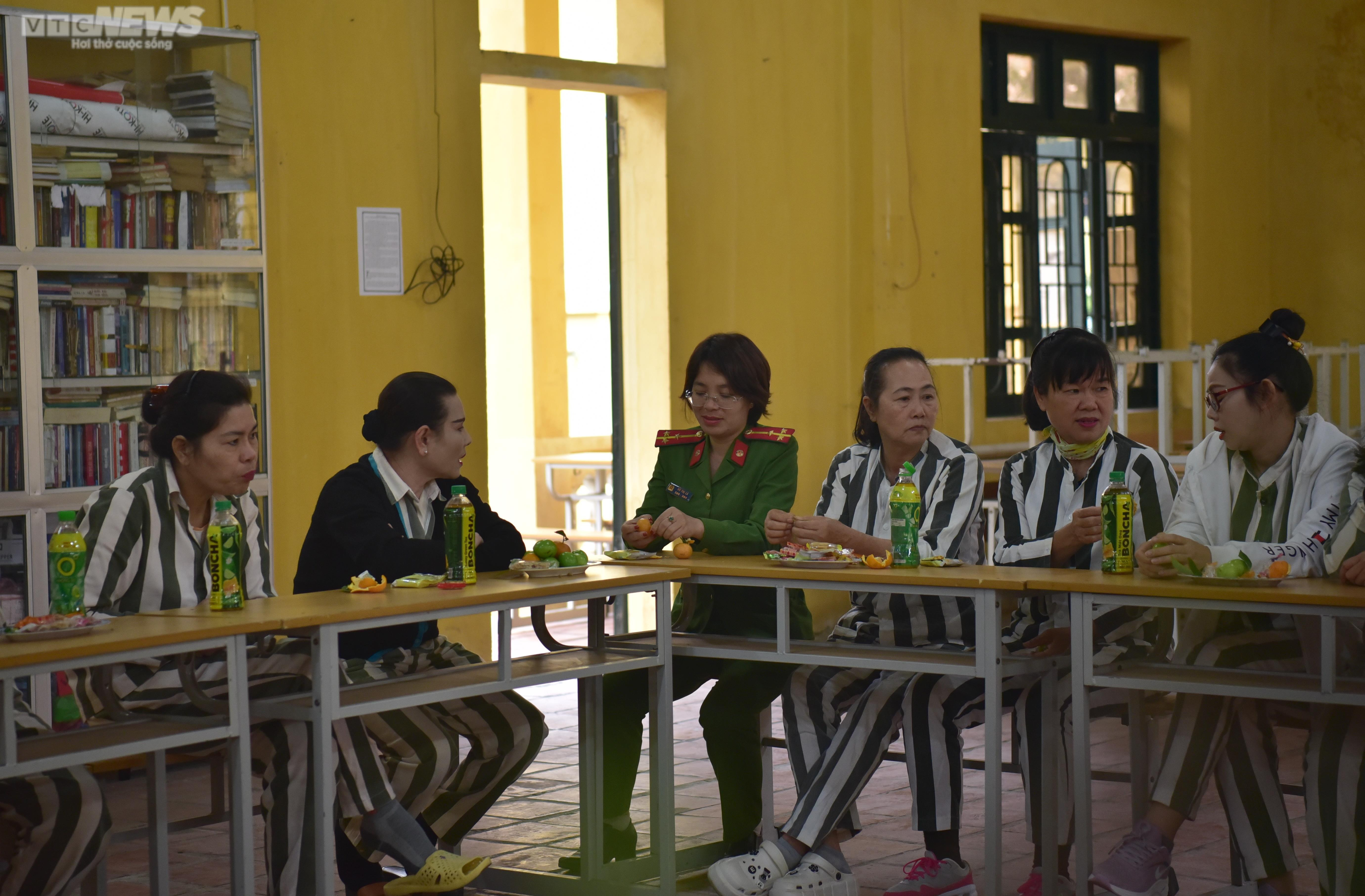 Ngày 8/3 của những nữ phạm nhân nước ngoài tại Trại giam Vĩnh Quang - 9