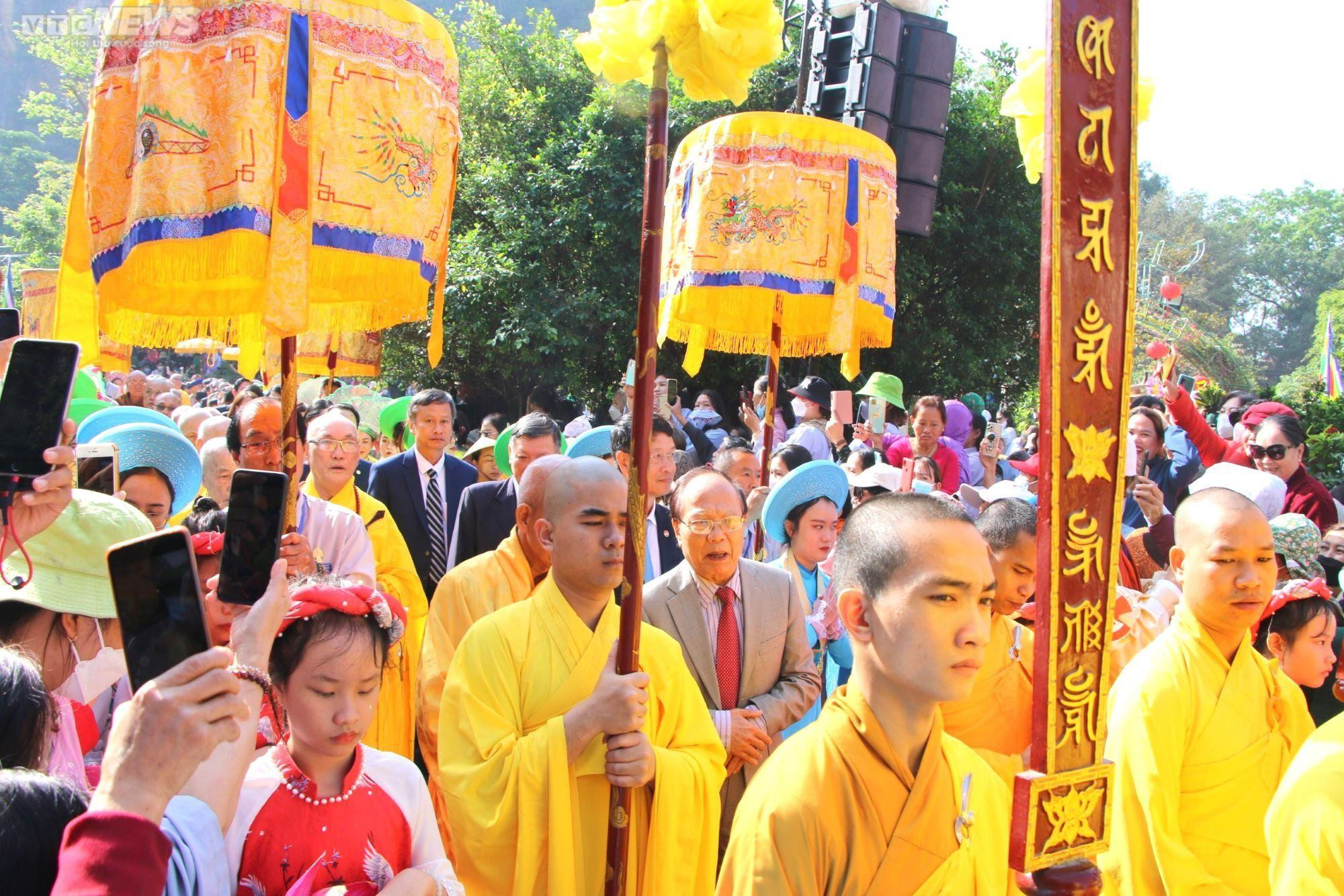 Hàng ngàn người chen chân dự lễ hội Quán Thế Âm - Ngũ Hành Sơn - 1