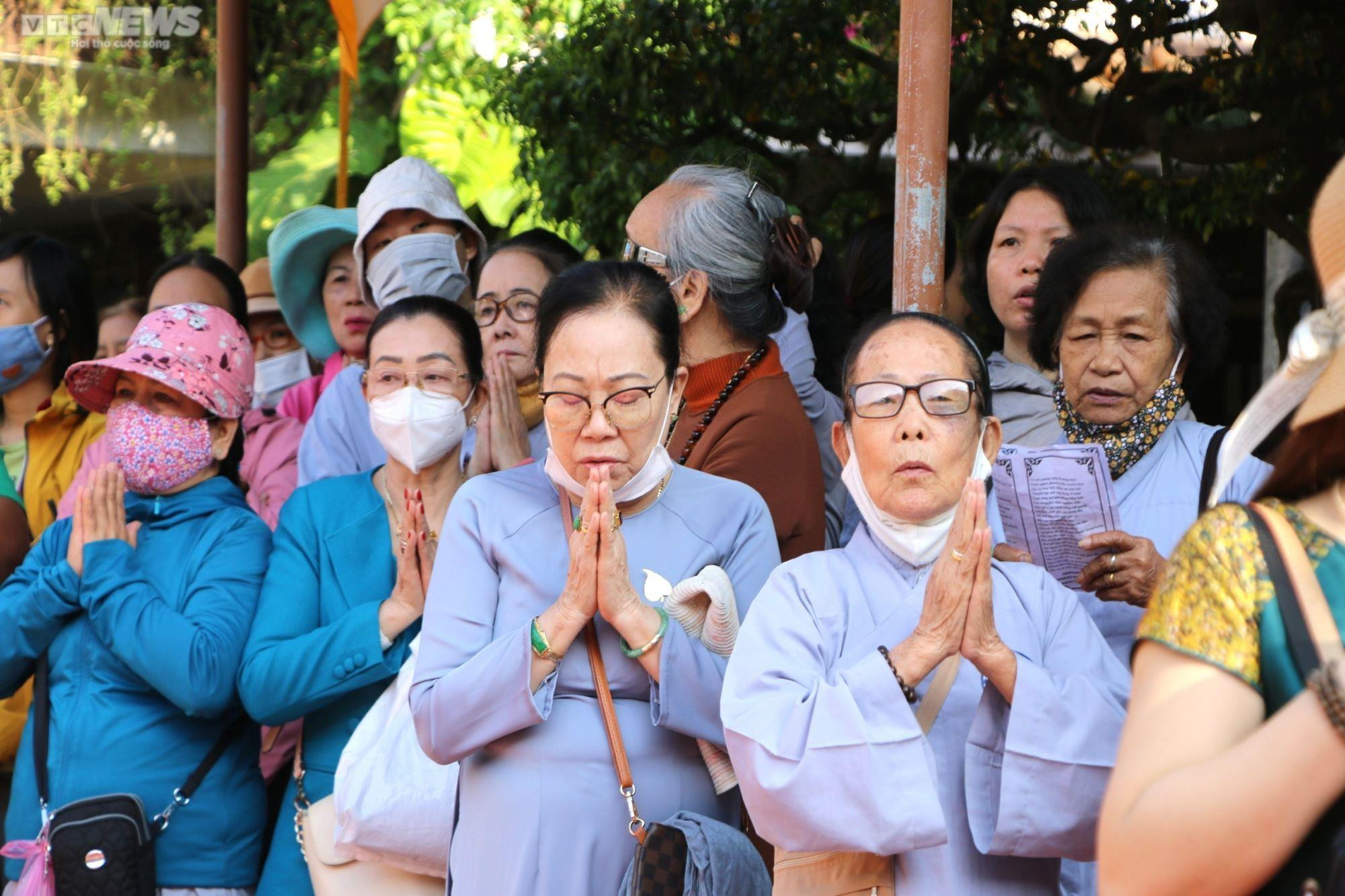 Hàng ngàn người chen chân dự lễ hội Quán Thế Âm - Ngũ Hành Sơn - 7