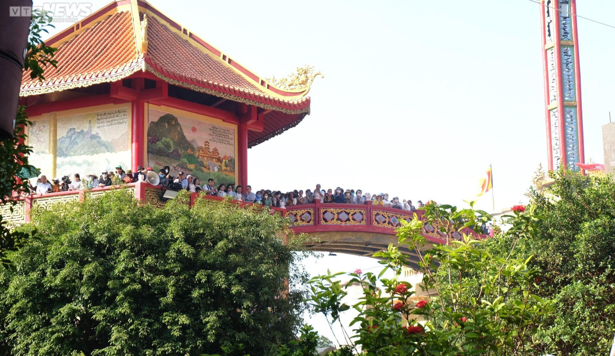 Hàng ngàn người chen chân dự lễ hội Quán Thế Âm - Ngũ Hành Sơn - 4