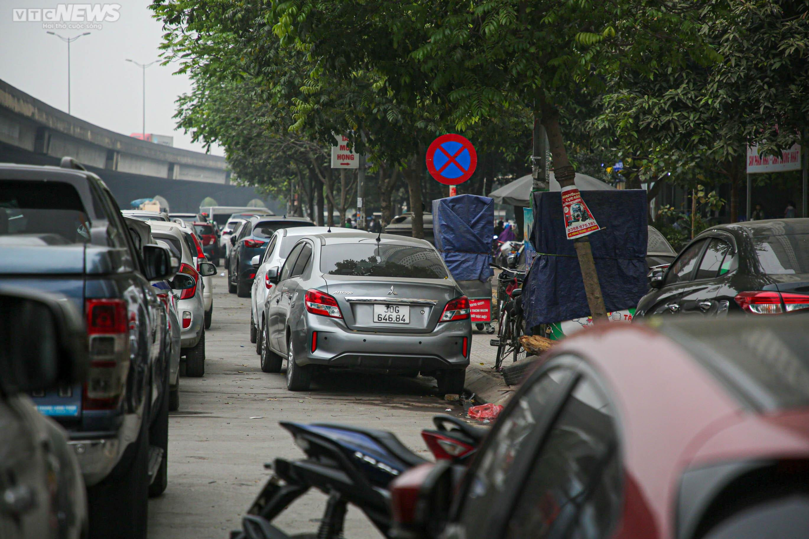 Bị phạt vì đỗ xe giữa lòng đường, tài xế nói 'biết sai nhưng không còn cách nào' - 10