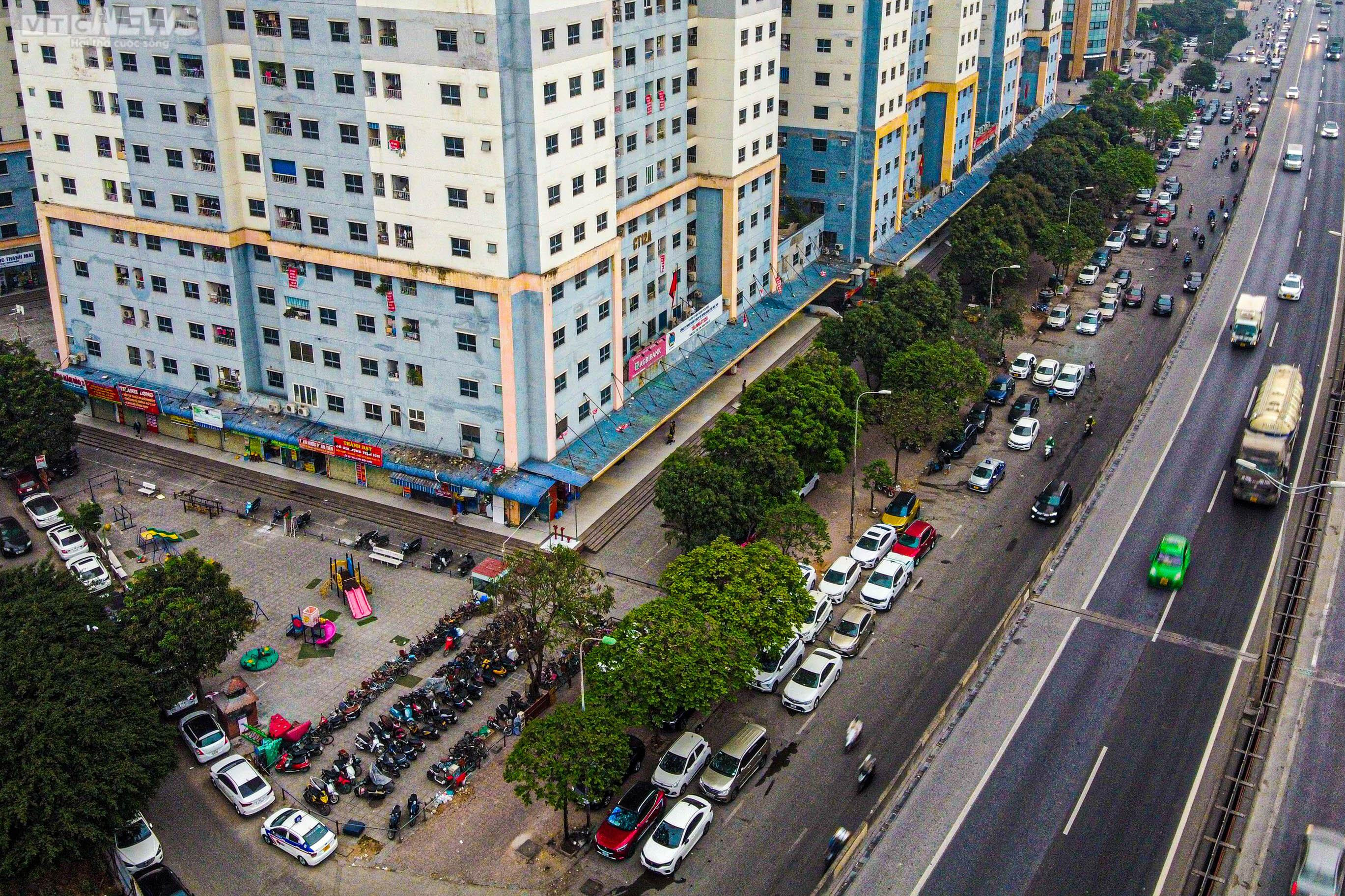 Bị phạt vì đỗ xe giữa lòng đường, tài xế nói 'biết sai nhưng không còn cách nào' - 14