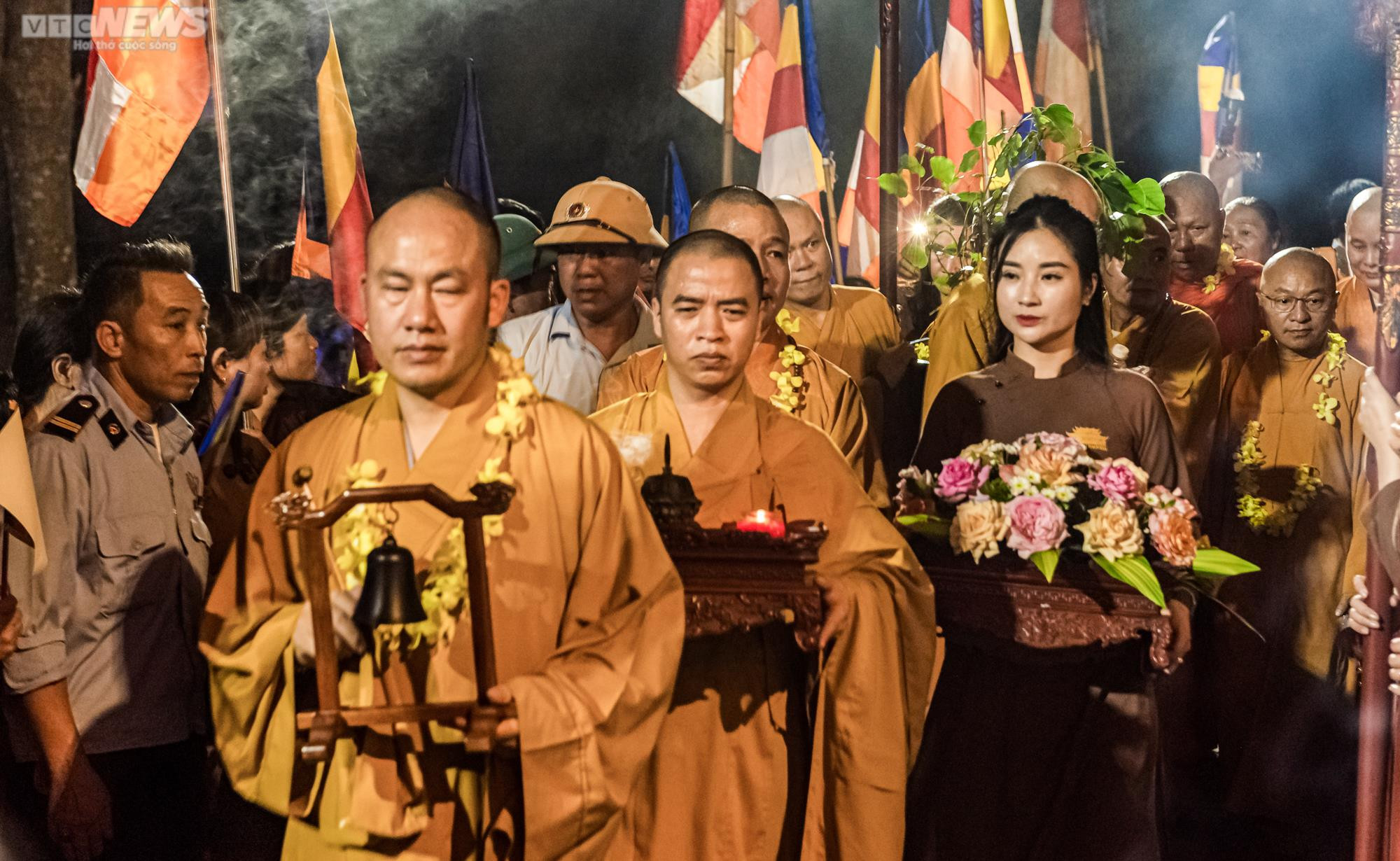 Rước nhánh cây bồ đề thiêng về trồng tại chùa Bái Đính - 4