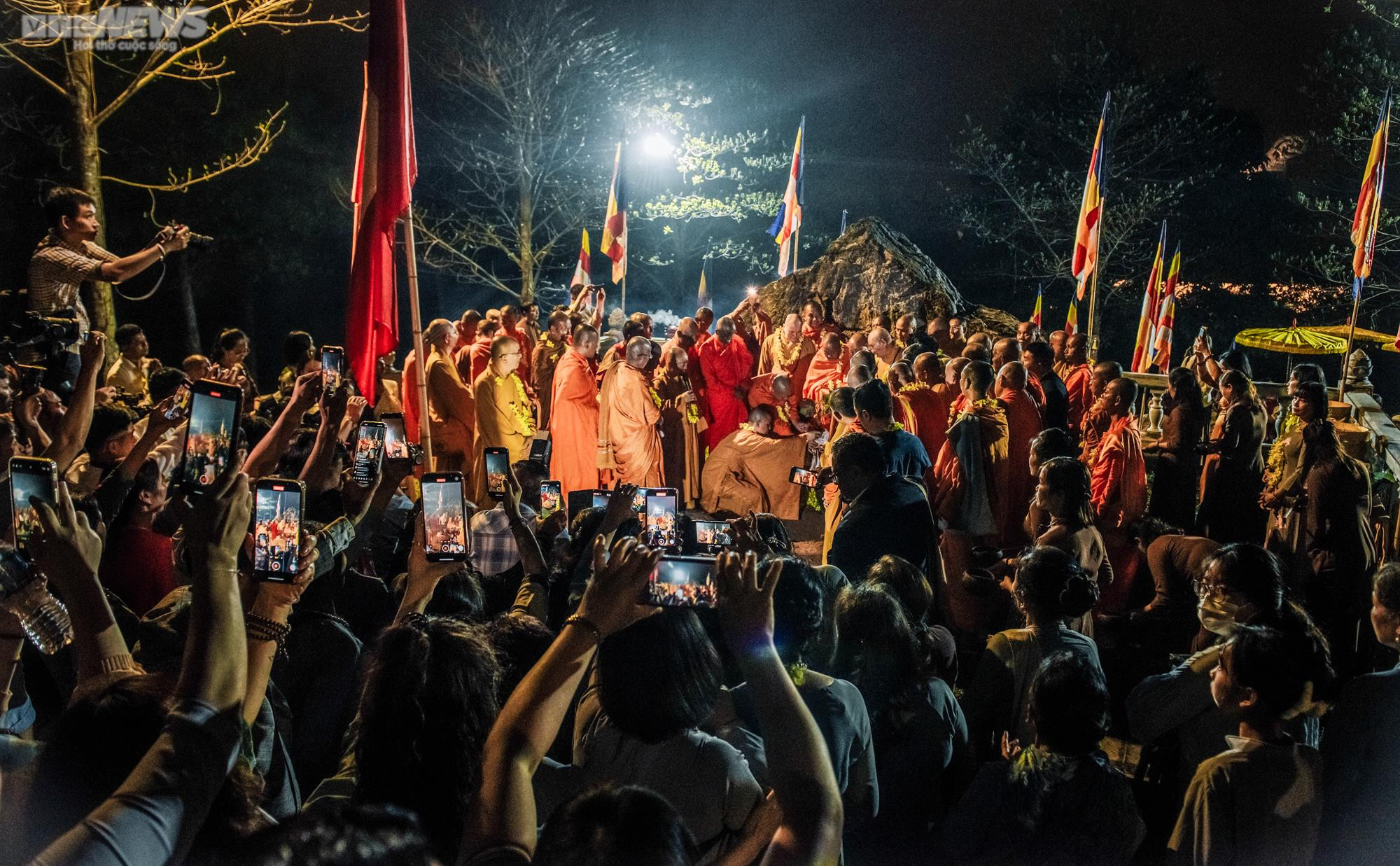 Rước nhánh cây bồ đề thiêng về trồng tại chùa Bái Đính - 10