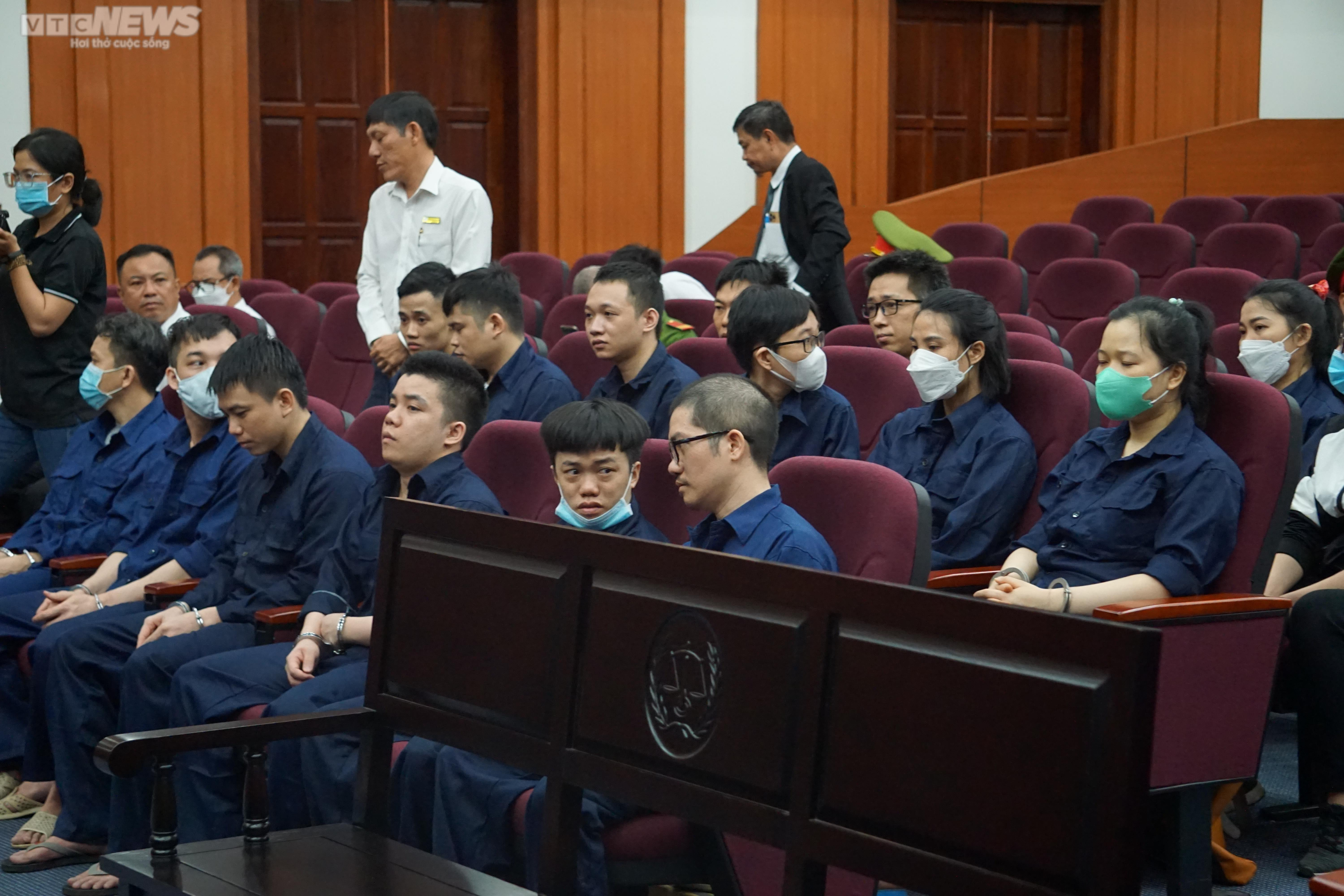 Ảnh: CEO Alibaba Nguyễn Thái Luyện cùng đồng phạm trong phiên phúc thẩm đầu tiên - 16