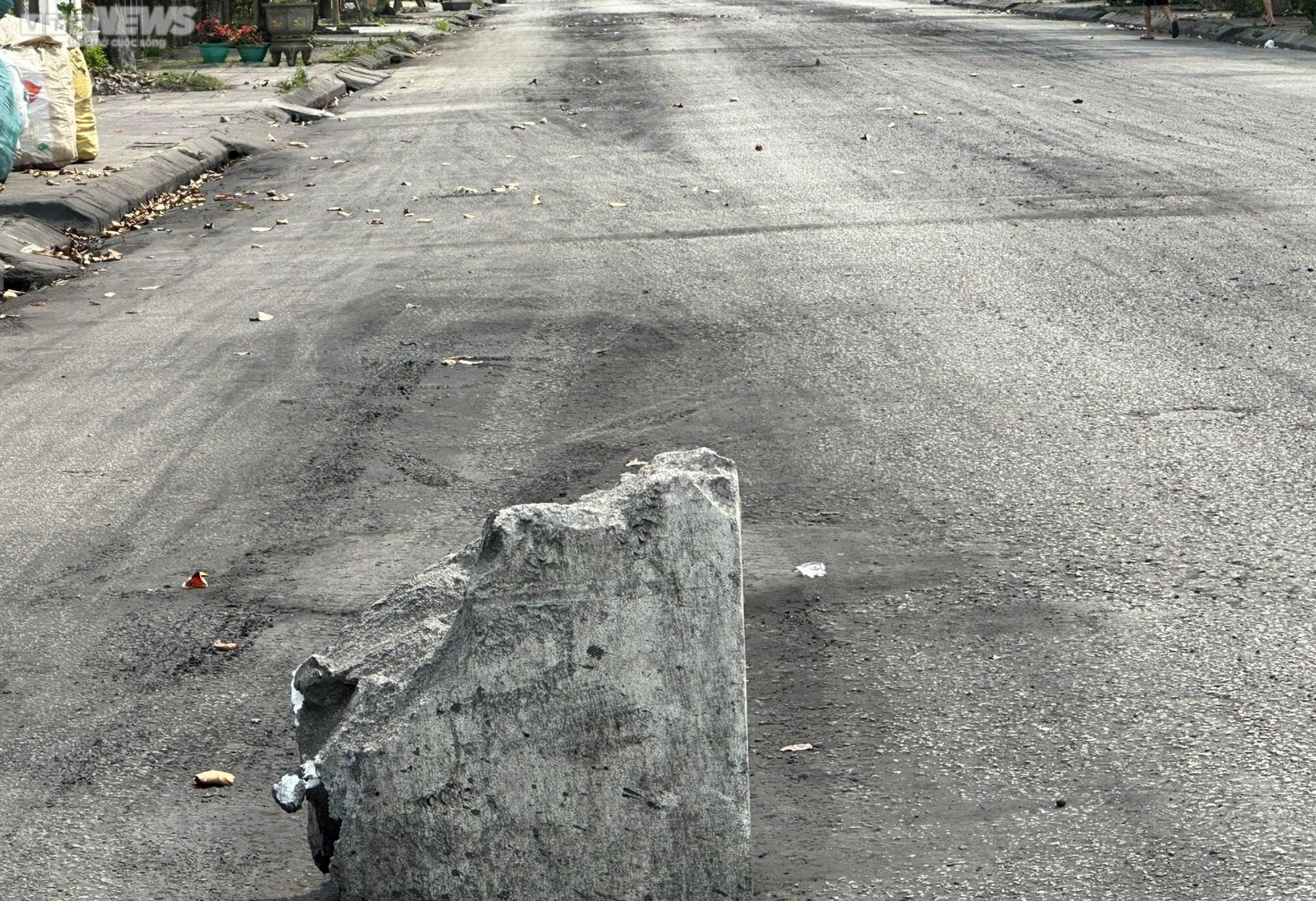 Dân khốn khổ với những núi than khổng lồ đưa từ Lào về Việt Nam - 3