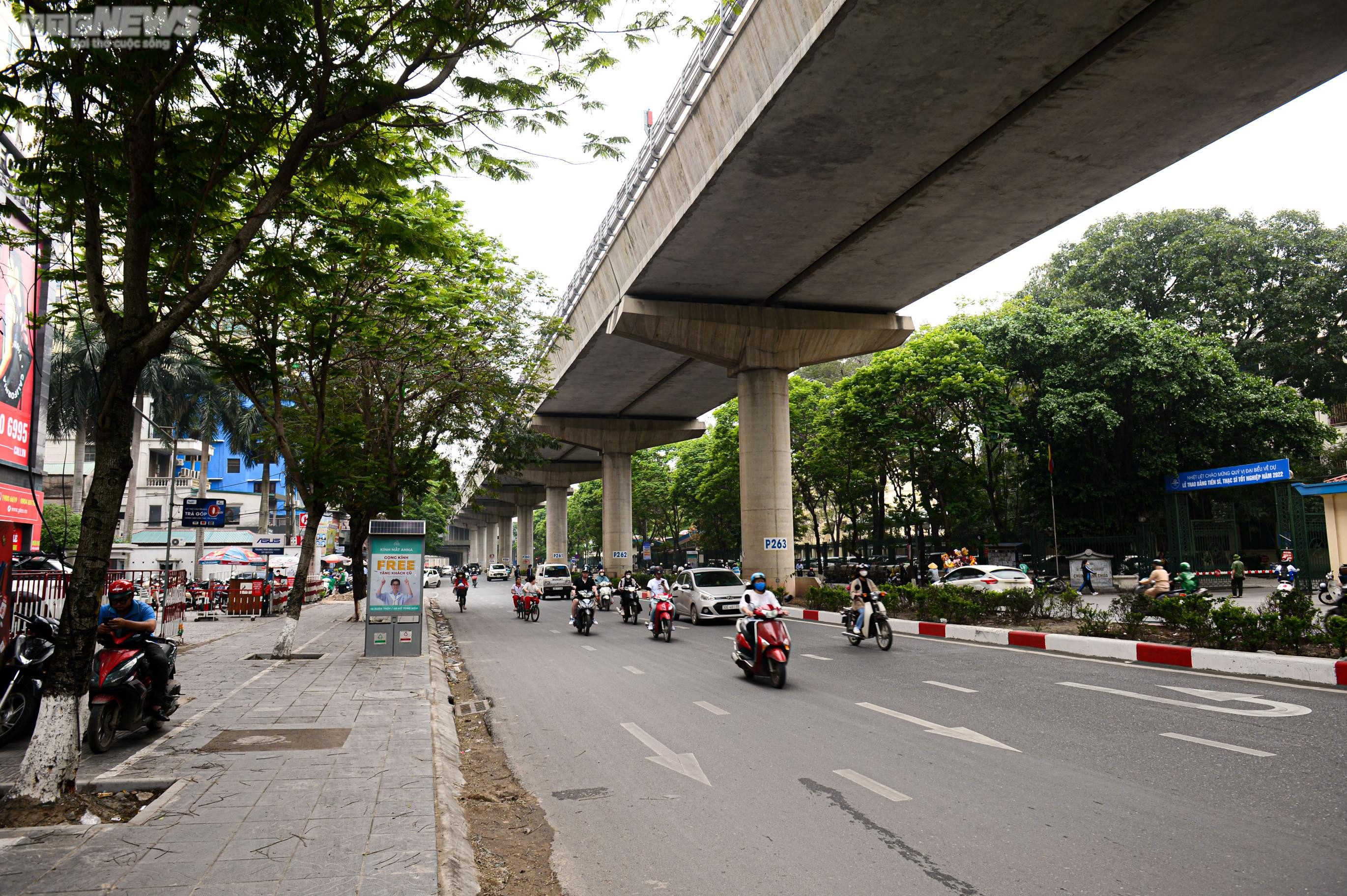 Nút bấm cho người đi bộ bị lãng quên, dân bất chấp nguy hiểm băng qua đường - 1