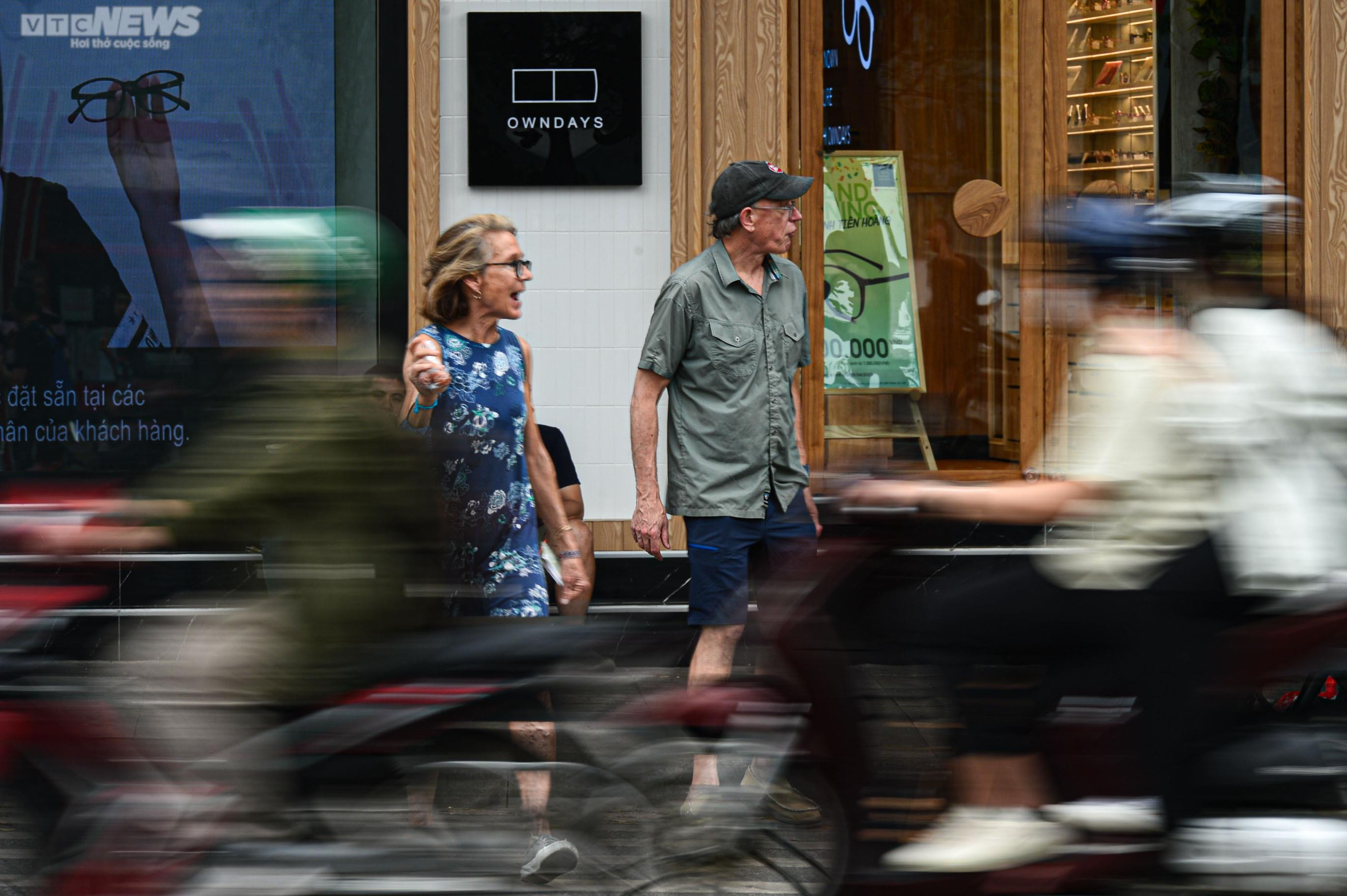 Nút bấm cho người đi bộ bị lãng quên, dân bất chấp nguy hiểm băng qua đường - 14