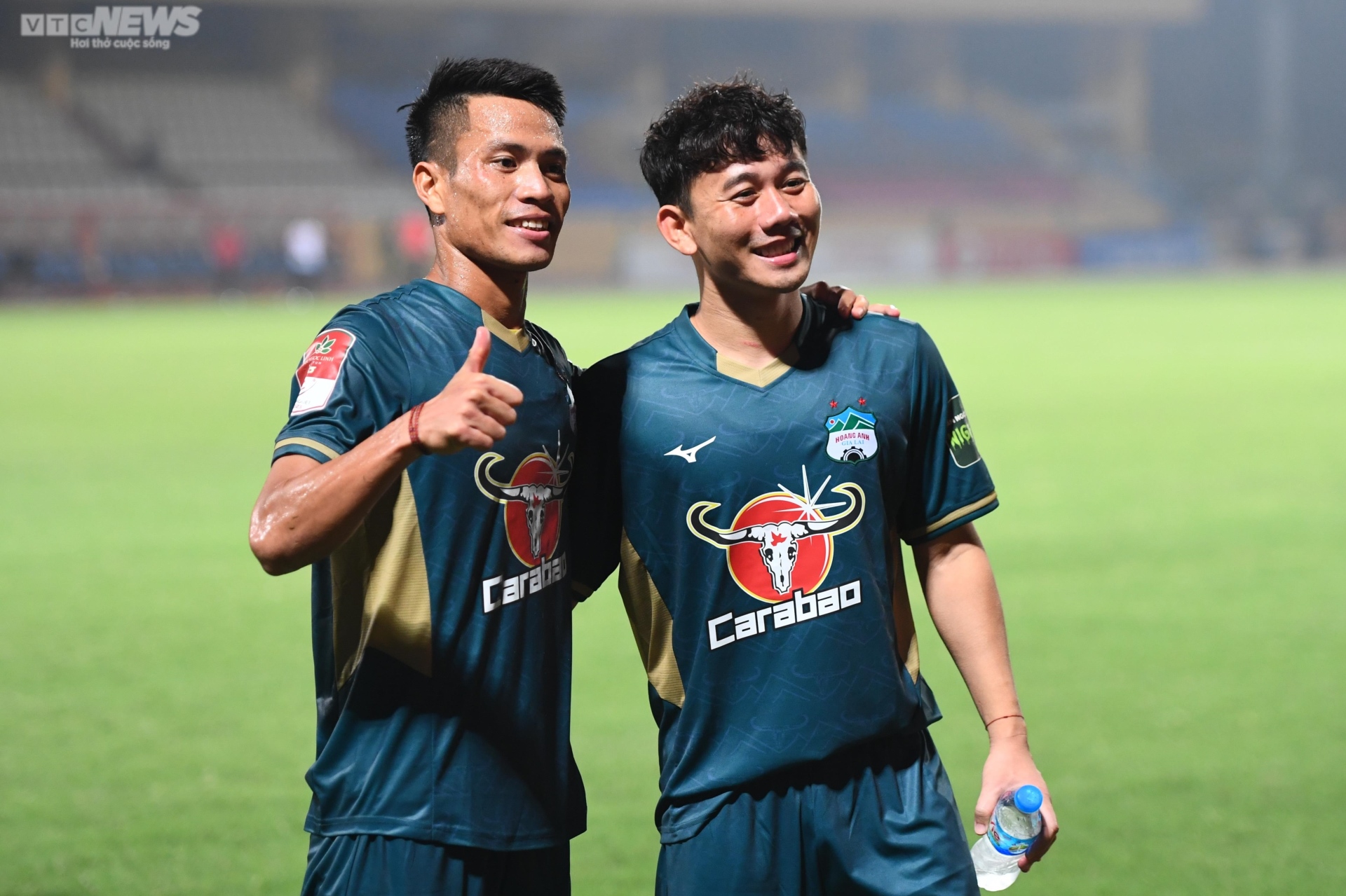 Tiền đạo U23 Việt Nam xúc động với bàn thắng đầu tiên tại V-League - 12