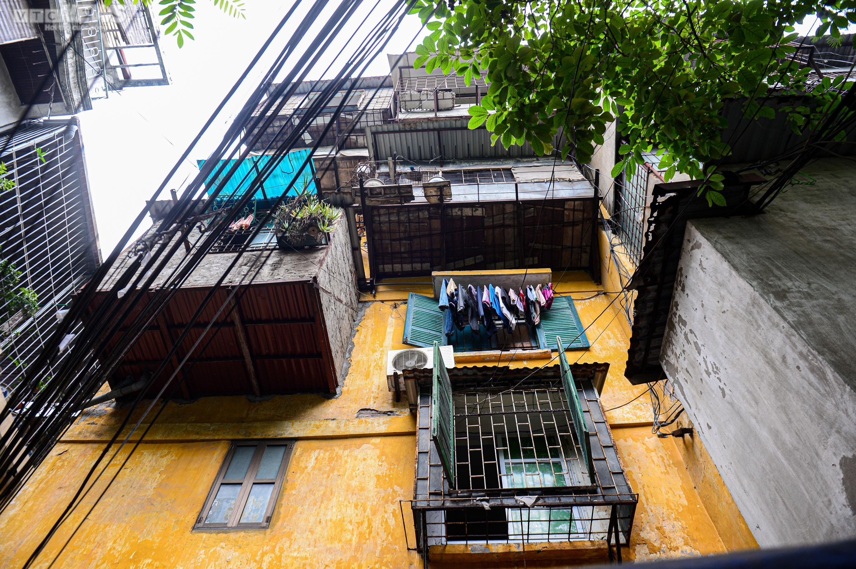 Người Hà Nội bất an sống trong khu tập thể chờ sập, không mưa cũng dột - 4