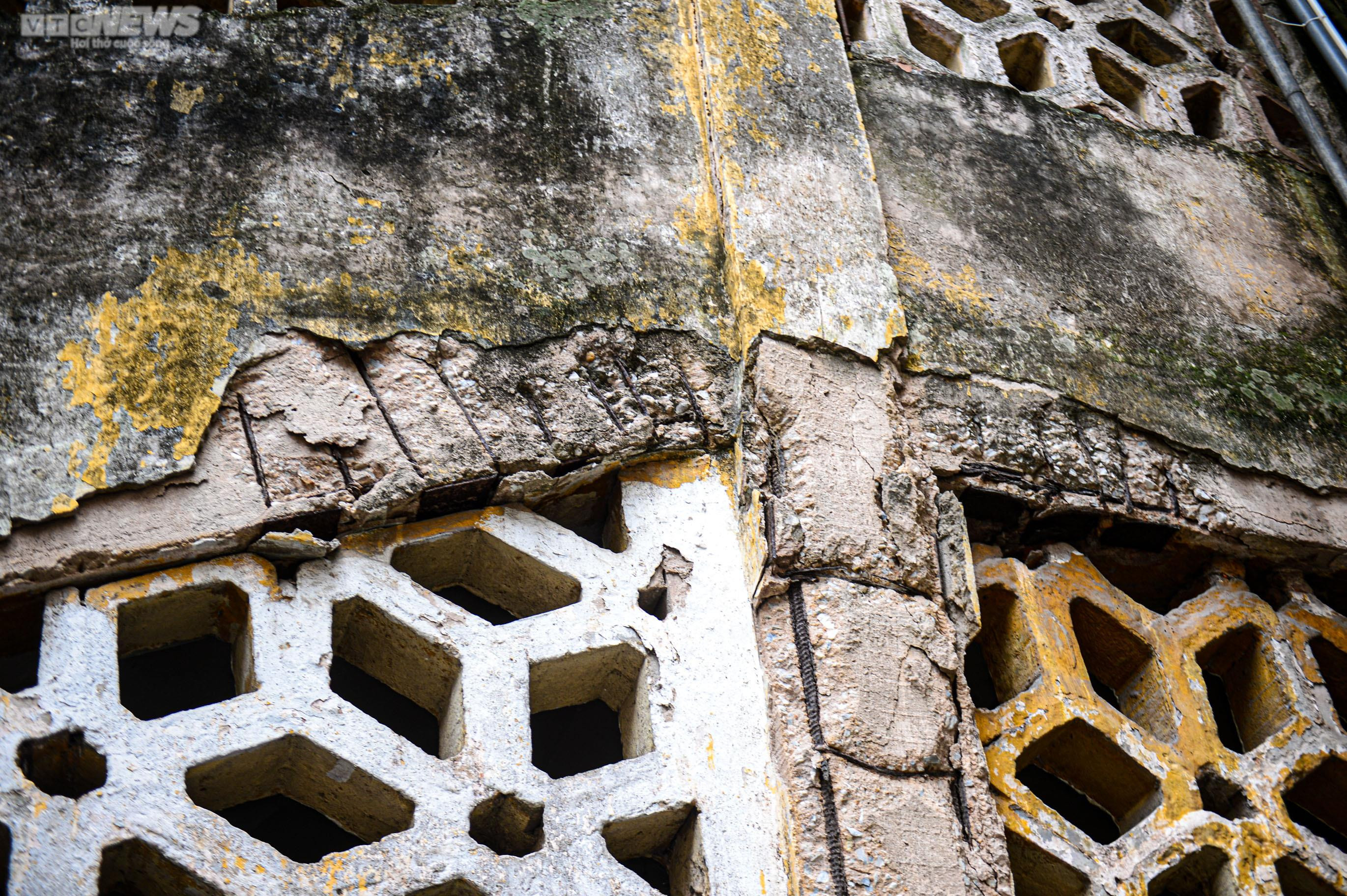 Người Hà Nội bất an sống trong khu tập thể chờ sập, không mưa cũng dột - 19