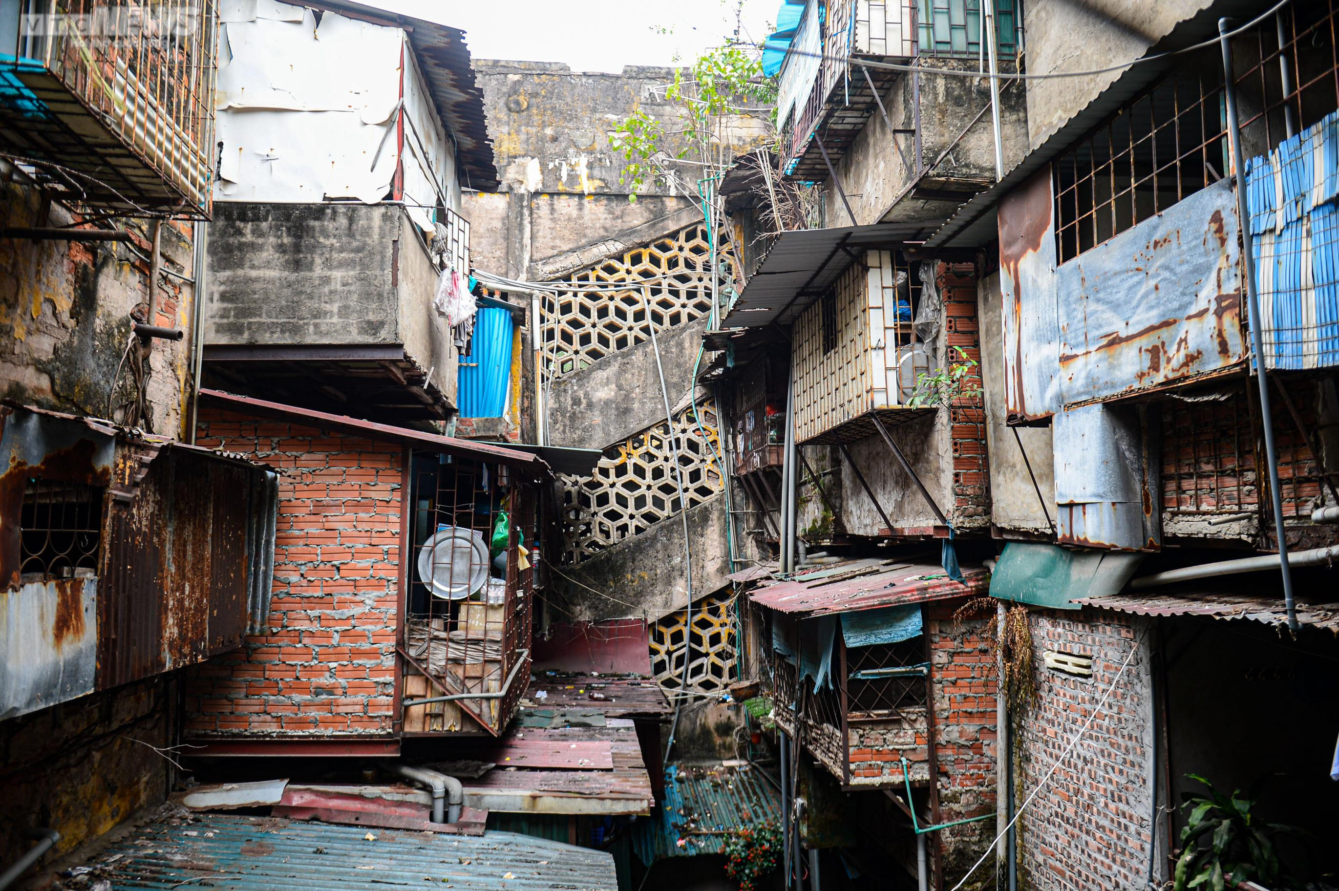 Người Hà Nội bất an sống trong khu tập thể chờ sập, không mưa cũng dột - 21