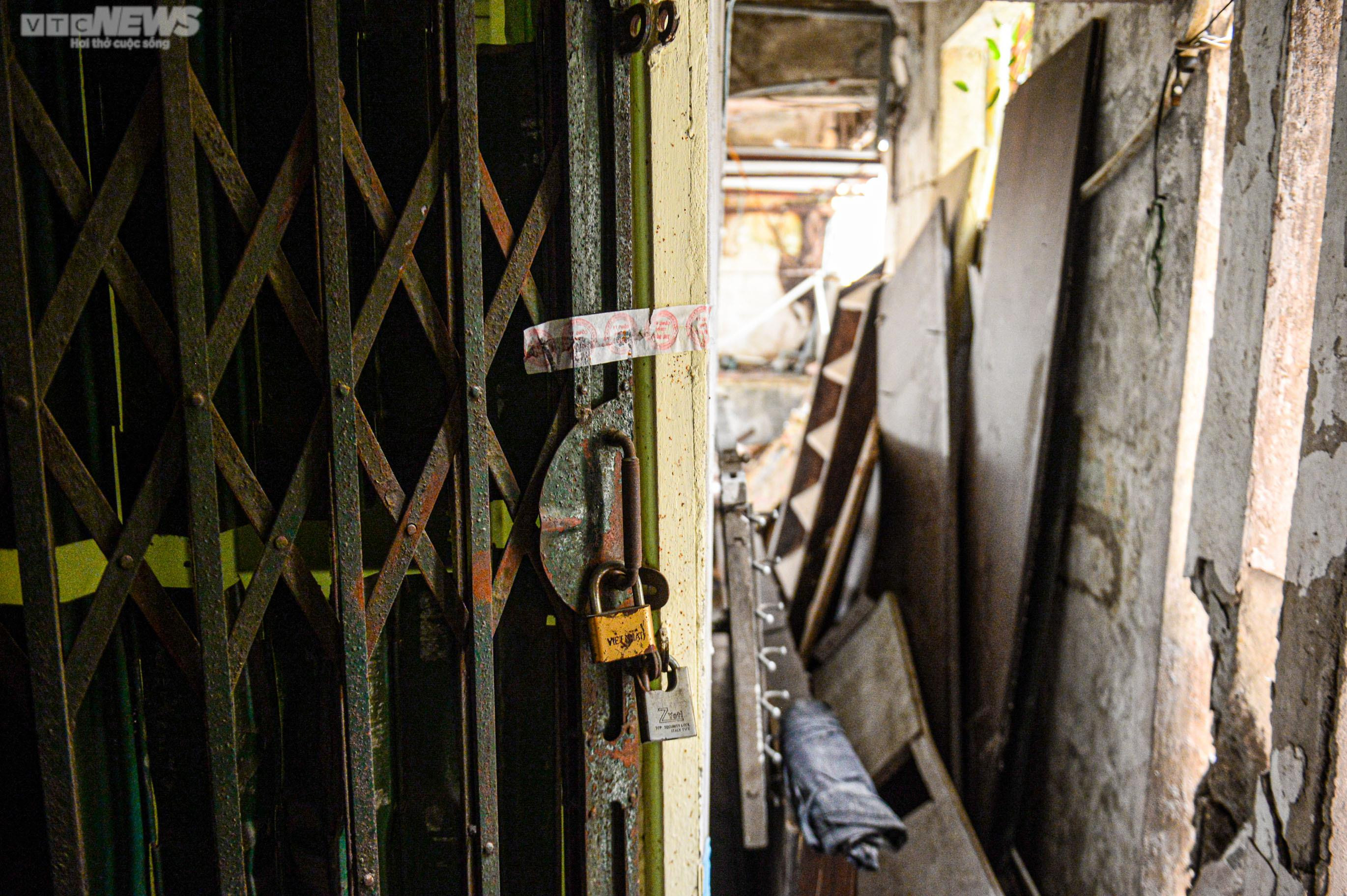 Người Hà Nội bất an sống trong khu tập thể chờ sập, không mưa cũng dột - 20