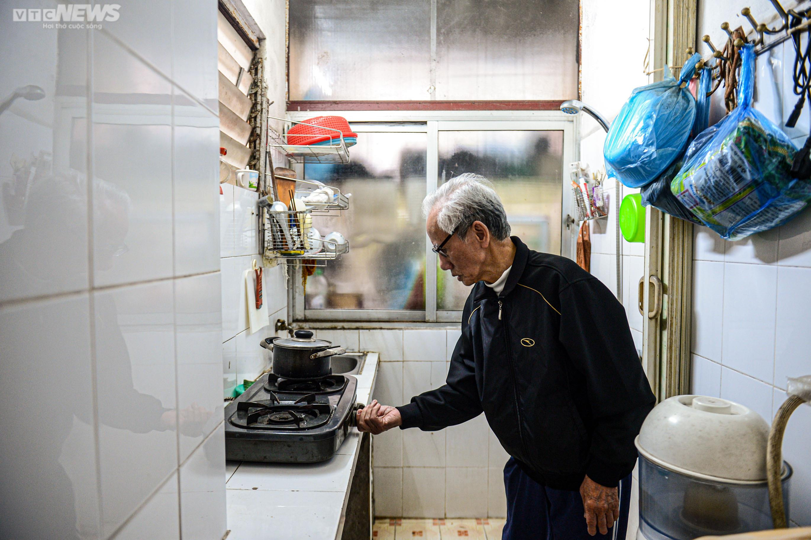 Người Hà Nội bất an sống trong khu tập thể chờ sập, không mưa cũng dột - 13