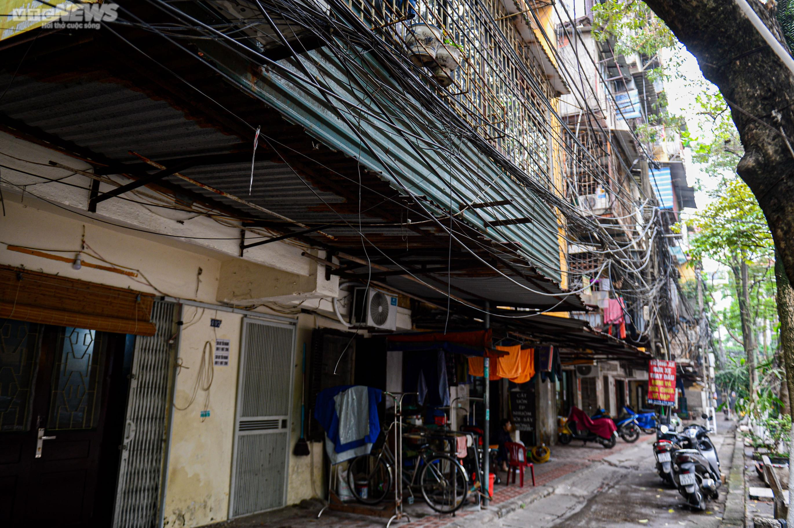 Người Hà Nội bất an sống trong khu tập thể chờ sập, không mưa cũng dột - 6