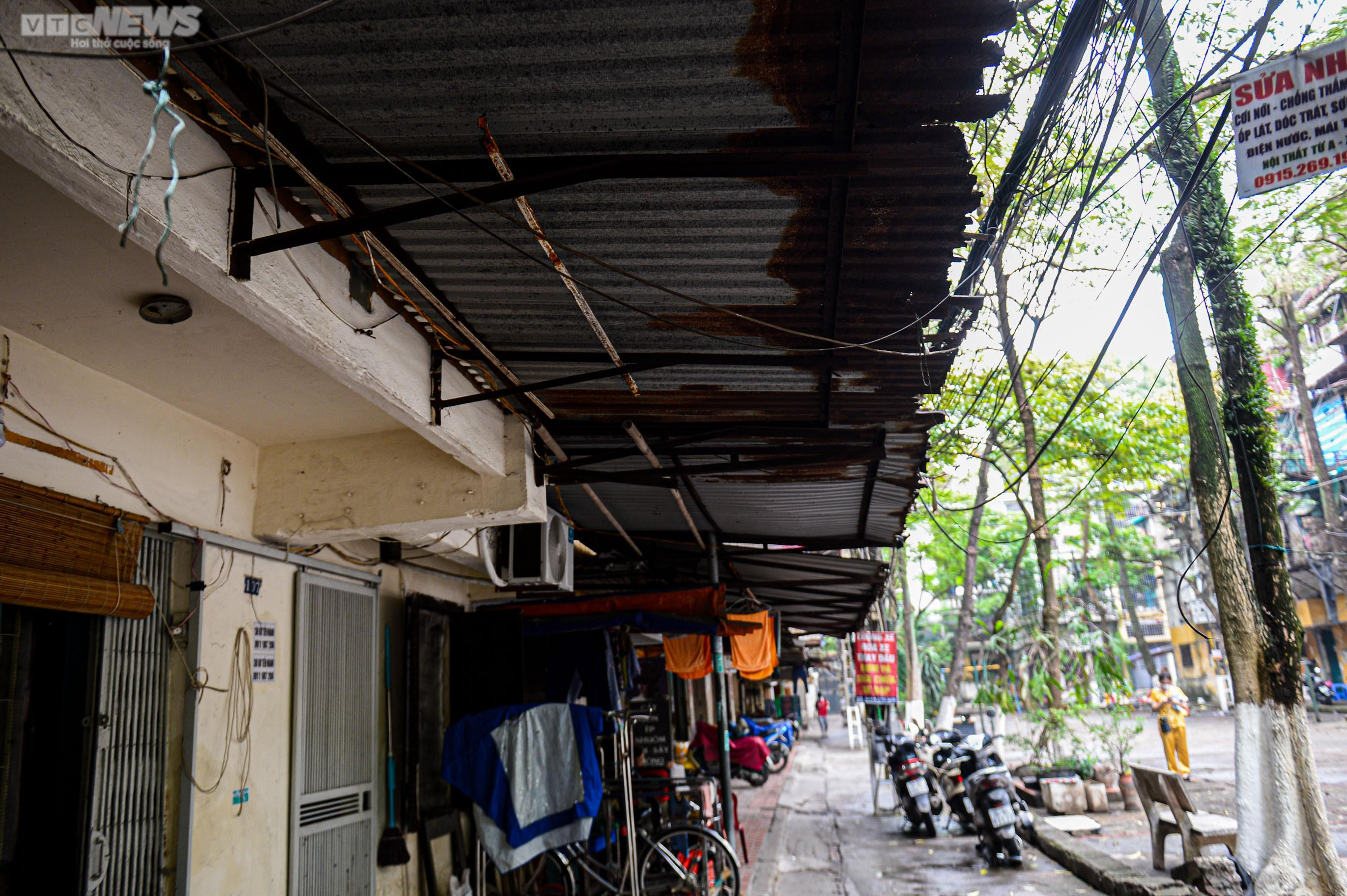 Người Hà Nội bất an sống trong khu tập thể chờ sập, không mưa cũng dột - 7